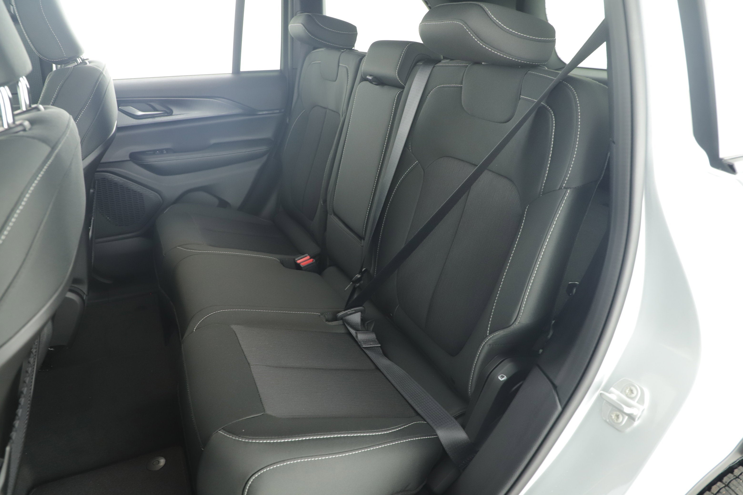 2025 Jeep Grand Cherokee GRAND CHEROKEE LAREDO 4X2