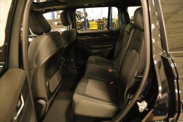 2025 Jeep Grand Cherokee GRAND CHEROKEE LAREDO X 4X2