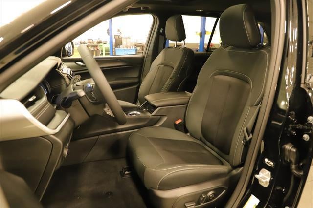 2025 Jeep Grand Cherokee GRAND CHEROKEE LAREDO X 4X2