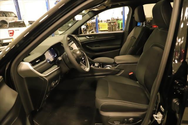 2025 Jeep Grand Cherokee GRAND CHEROKEE LAREDO X 4X2