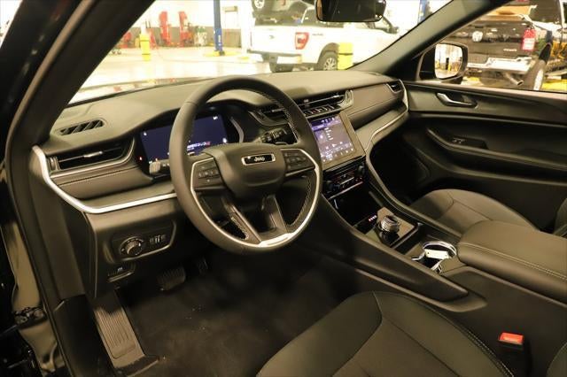 2025 Jeep Grand Cherokee GRAND CHEROKEE LAREDO X 4X2