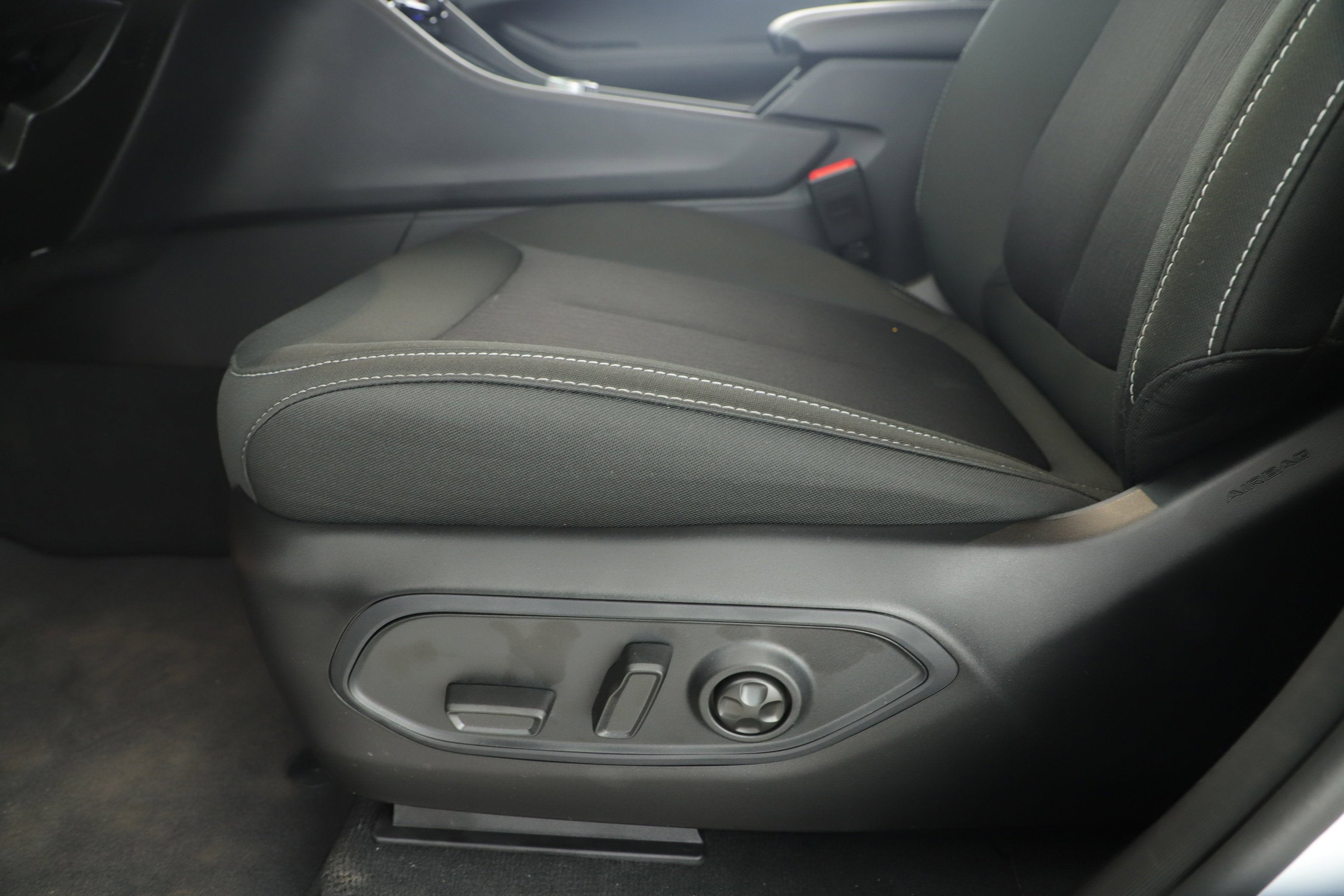 2025 Jeep Grand Cherokee GRAND CHEROKEE LAREDO 4X2