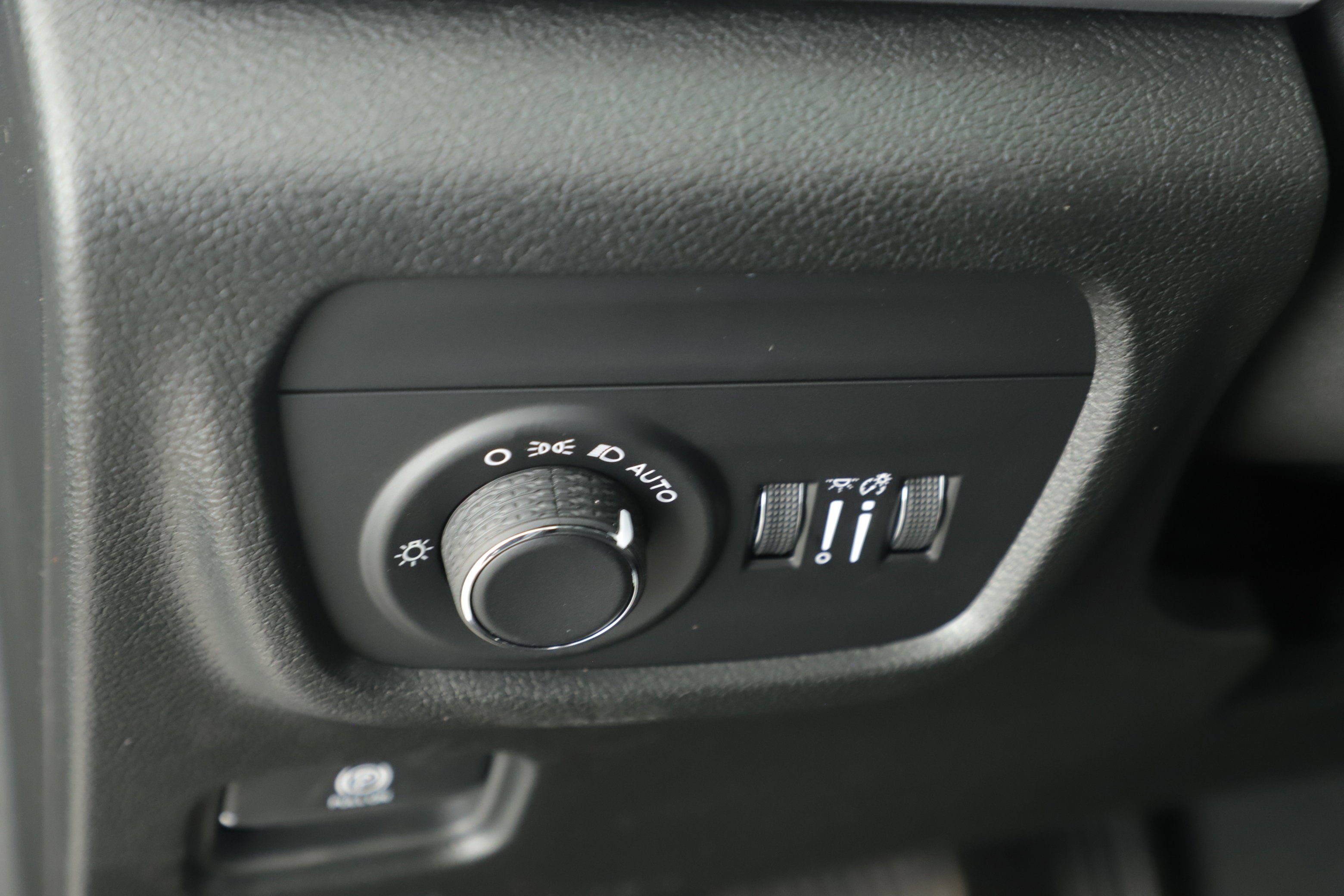 2025 Jeep Grand Cherokee GRAND CHEROKEE LAREDO 4X2