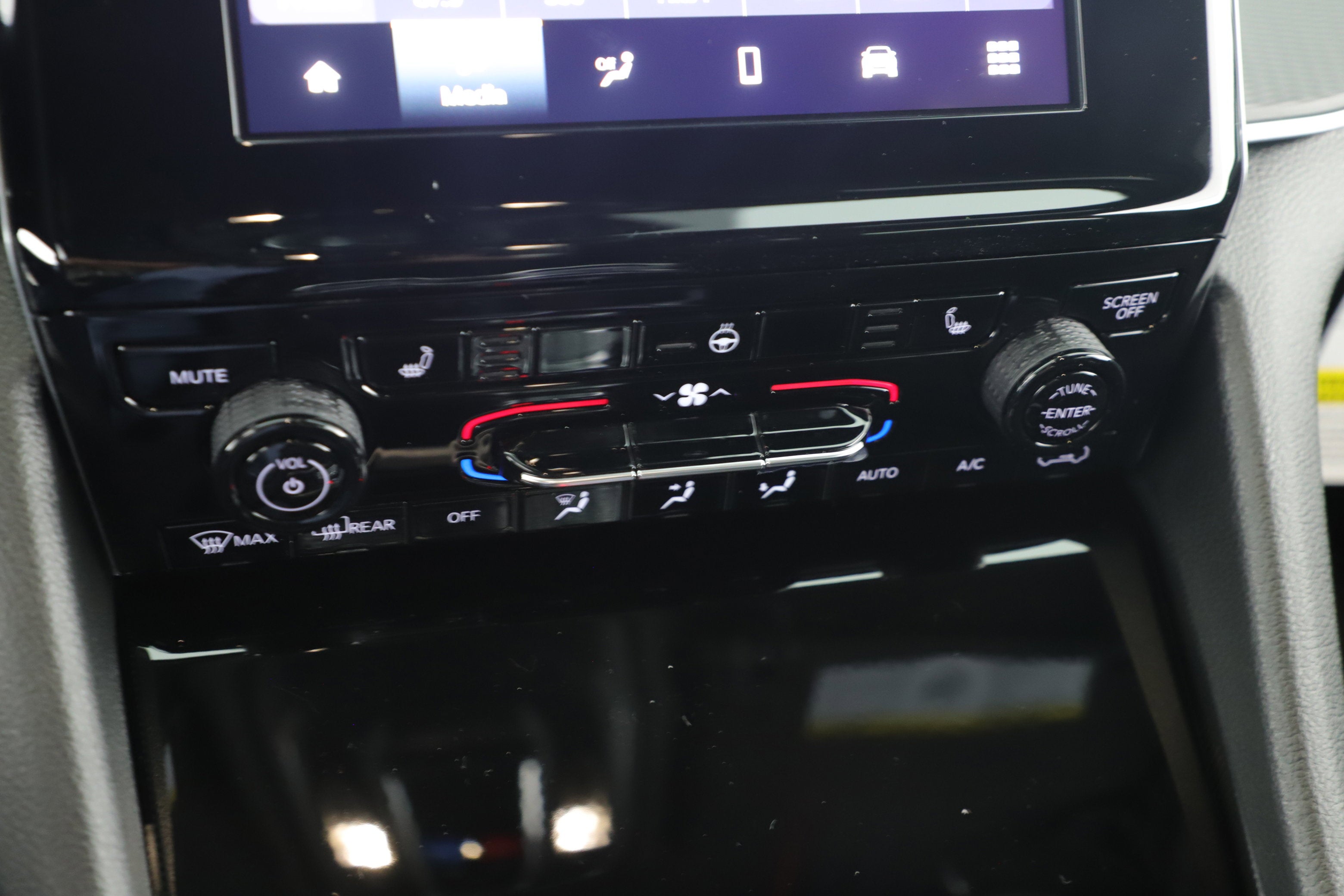 2025 Jeep Grand Cherokee GRAND CHEROKEE LAREDO 4X2