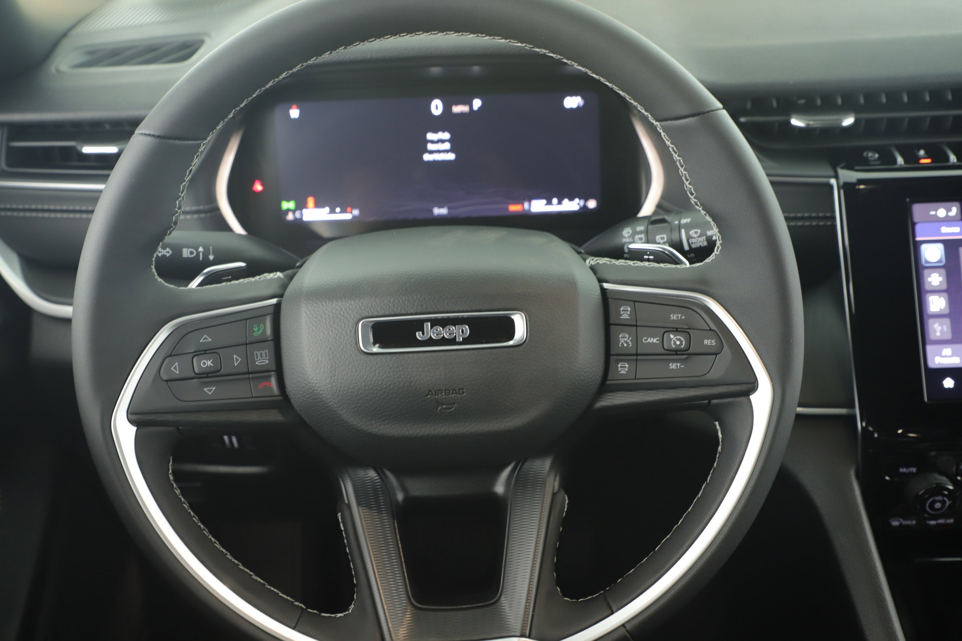 2025 Jeep Grand Cherokee GRAND CHEROKEE LAREDO 4X2