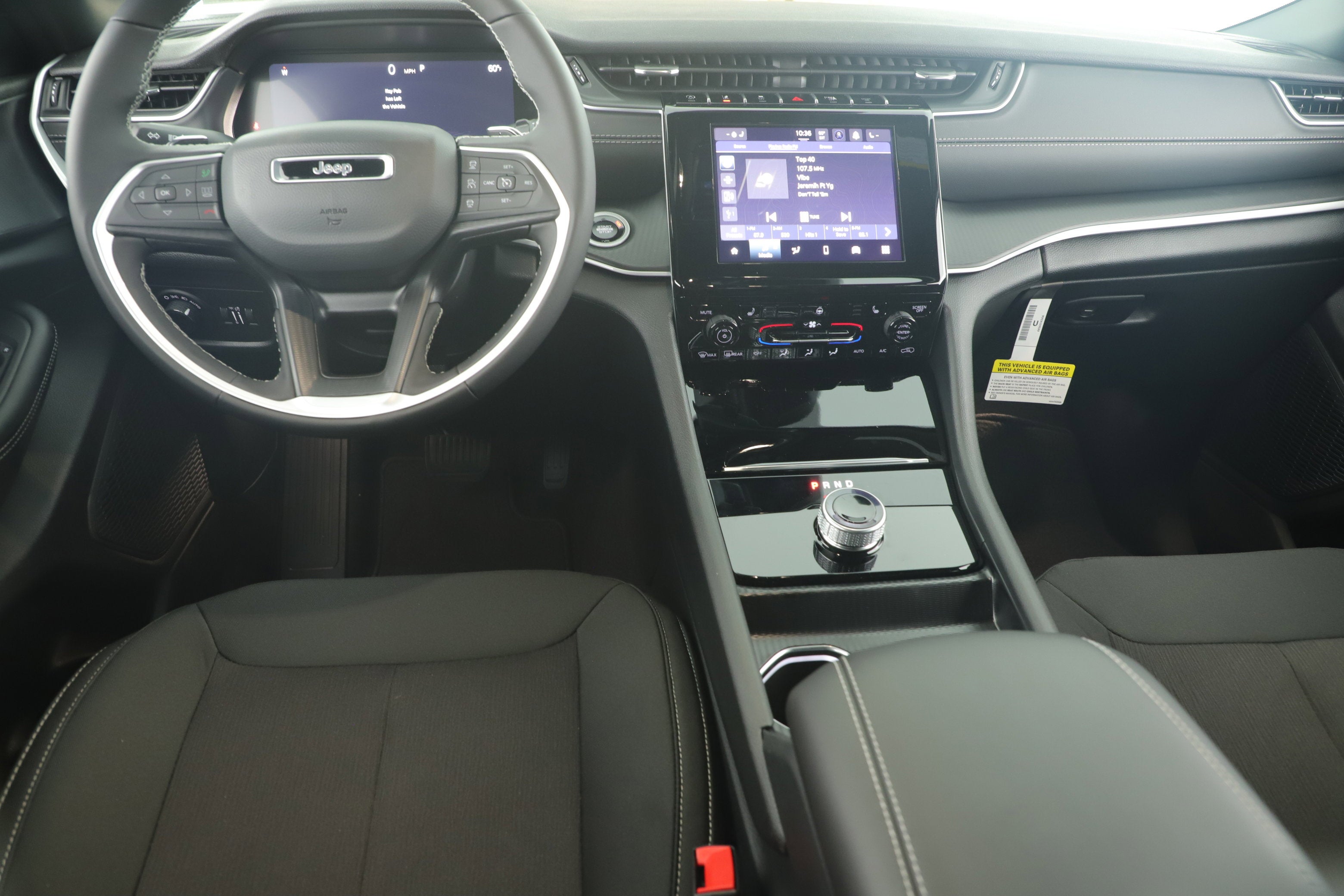 2025 Jeep Grand Cherokee GRAND CHEROKEE LAREDO 4X2