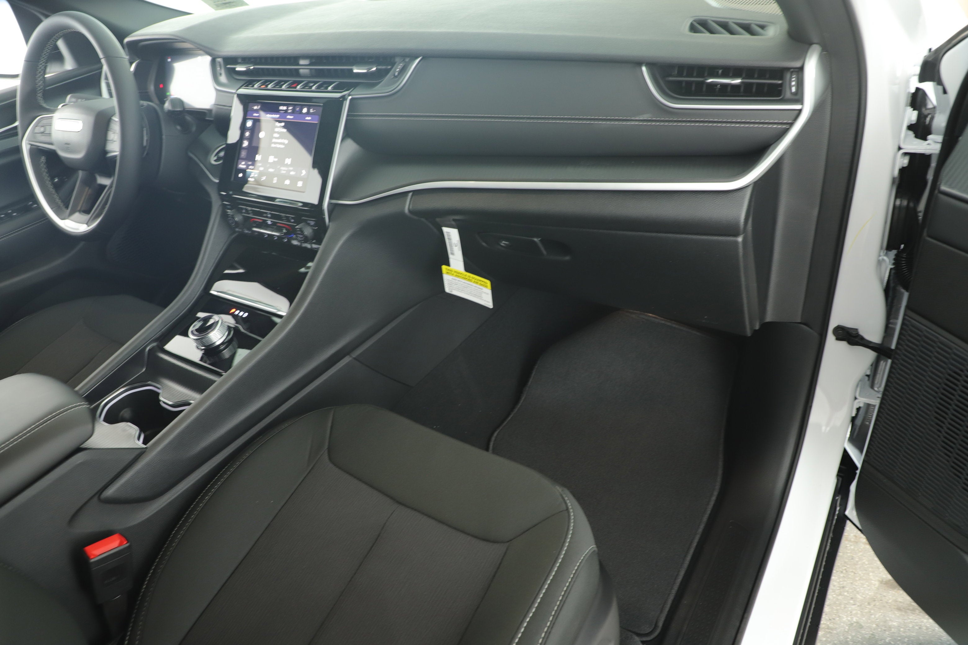 2025 Jeep Grand Cherokee GRAND CHEROKEE LAREDO 4X2