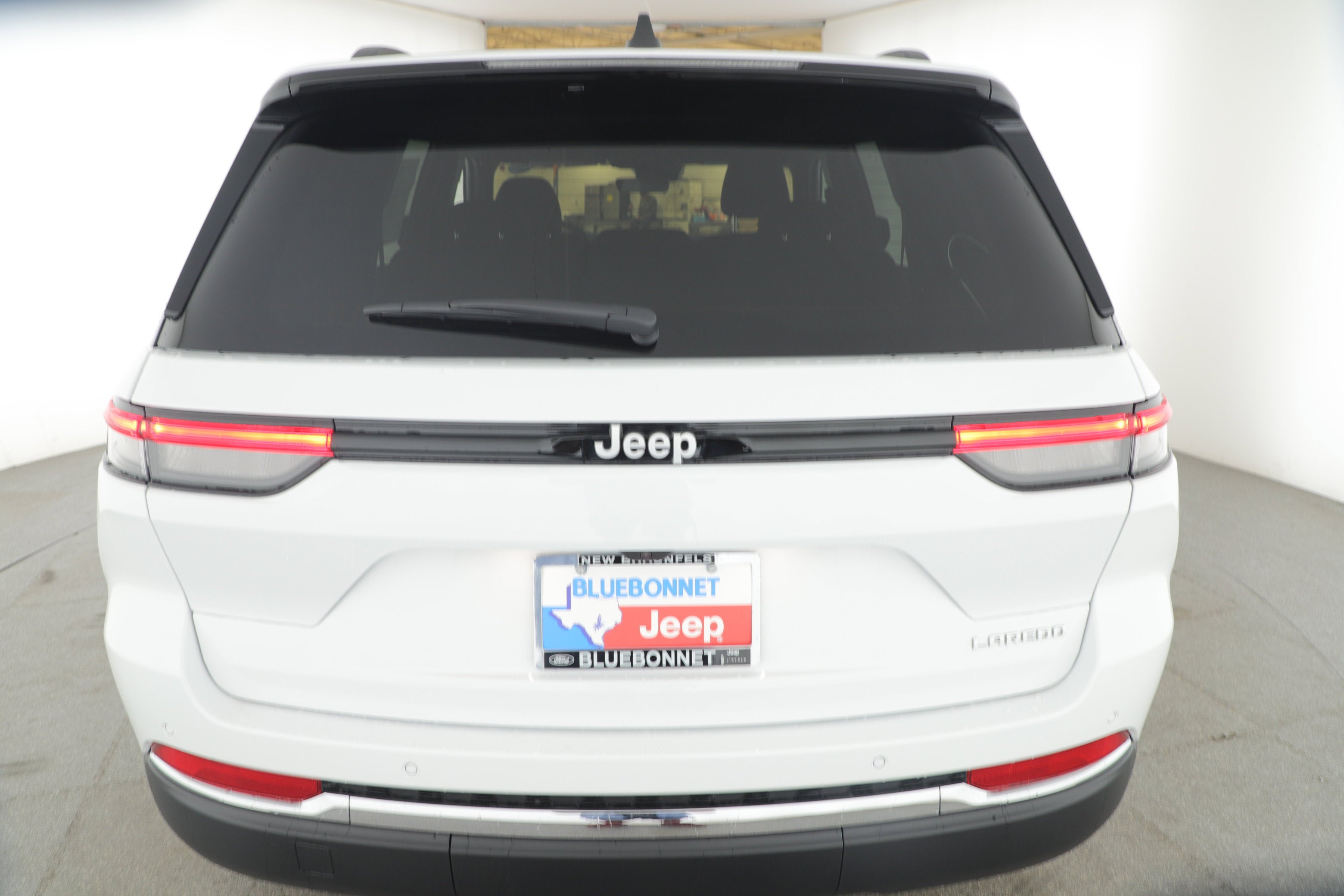 2025 Jeep Grand Cherokee GRAND CHEROKEE LAREDO 4X2