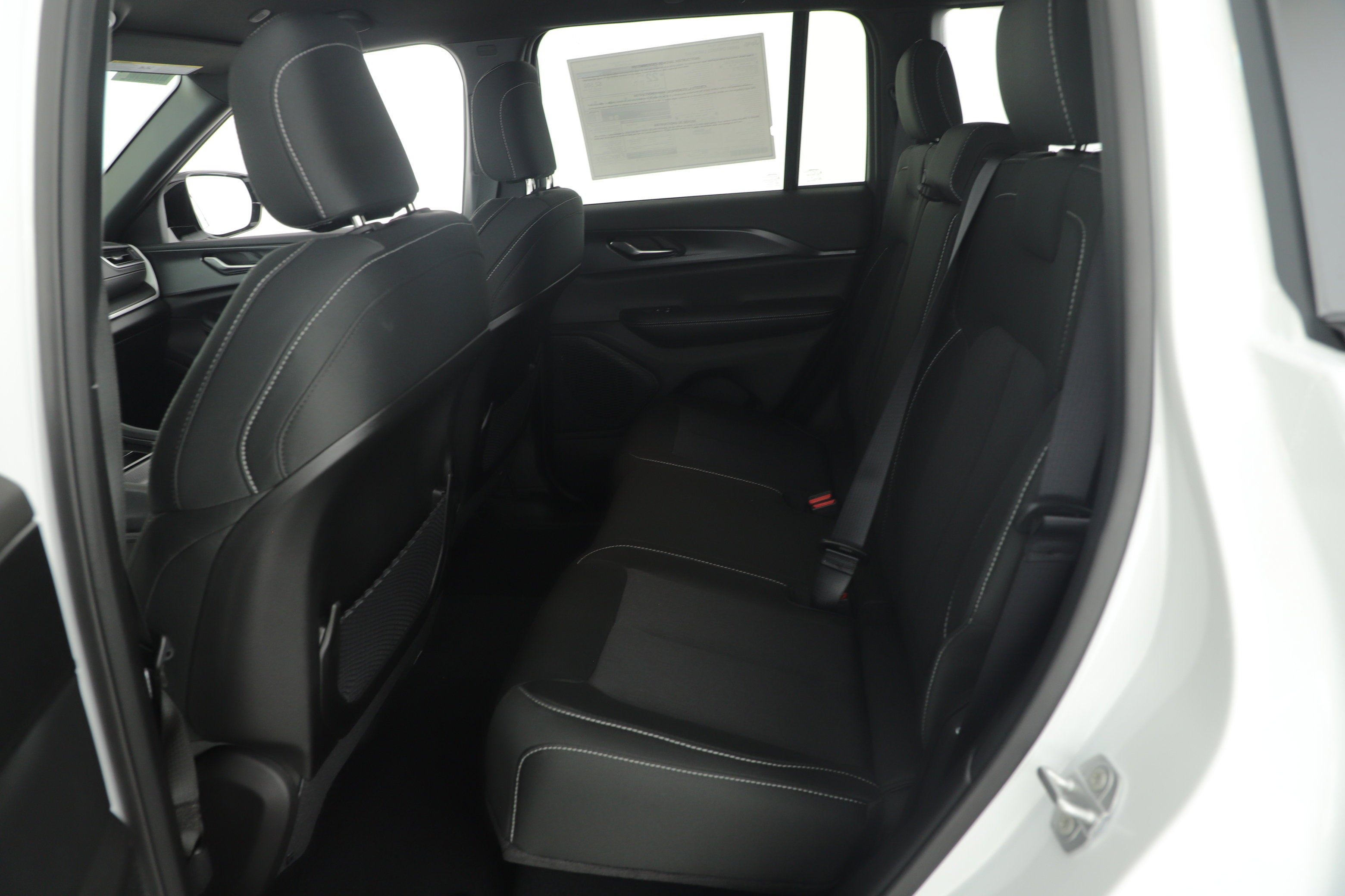 2025 Jeep Grand Cherokee GRAND CHEROKEE LAREDO 4X2