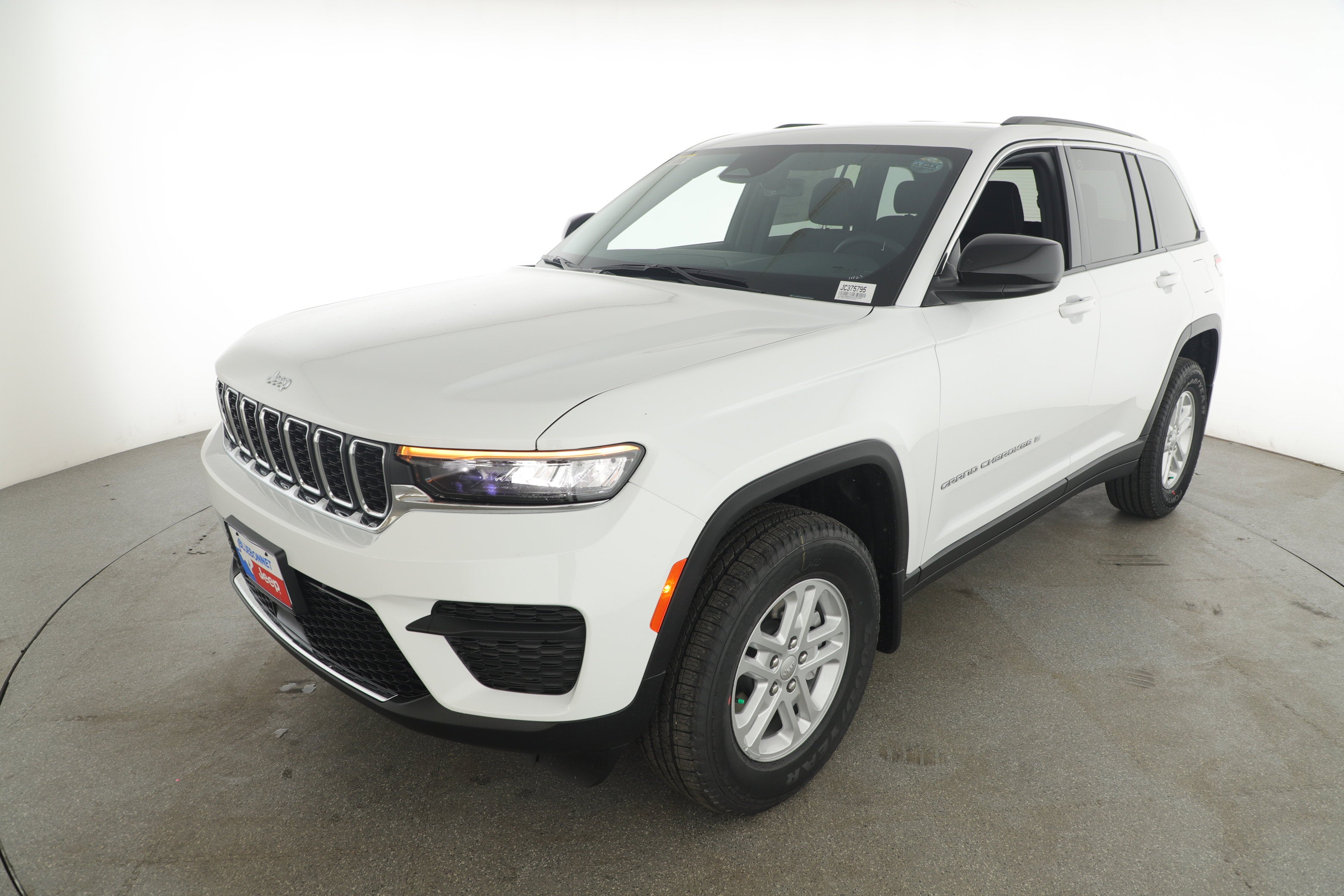 2025 Jeep Grand Cherokee GRAND CHEROKEE LAREDO 4X2