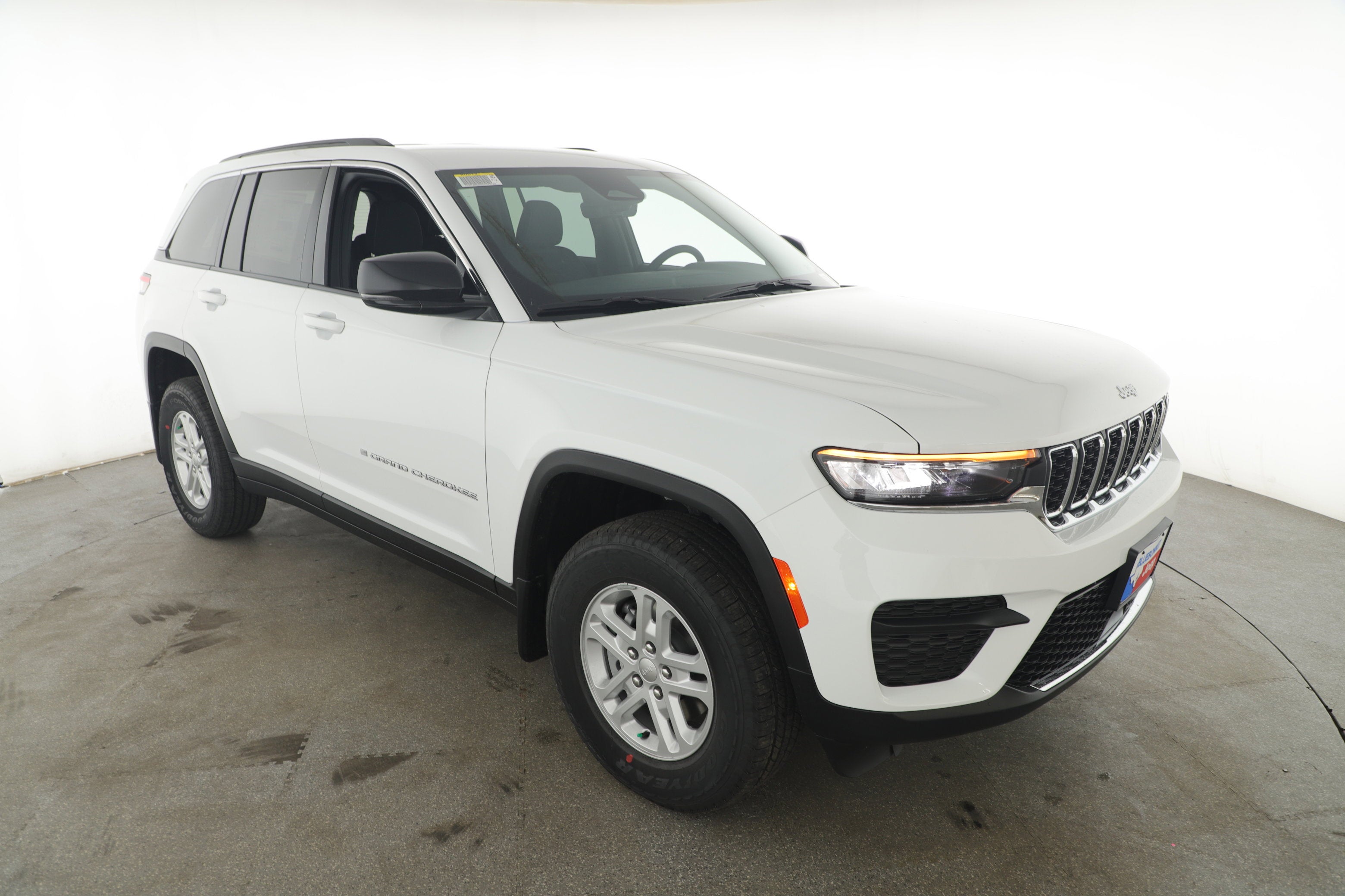 2025 Jeep Grand Cherokee GRAND CHEROKEE LAREDO 4X2