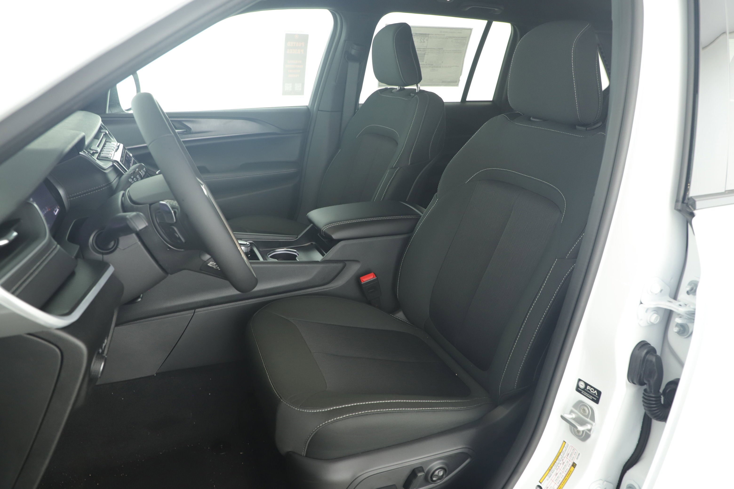 2025 Jeep Grand Cherokee GRAND CHEROKEE LAREDO 4X2