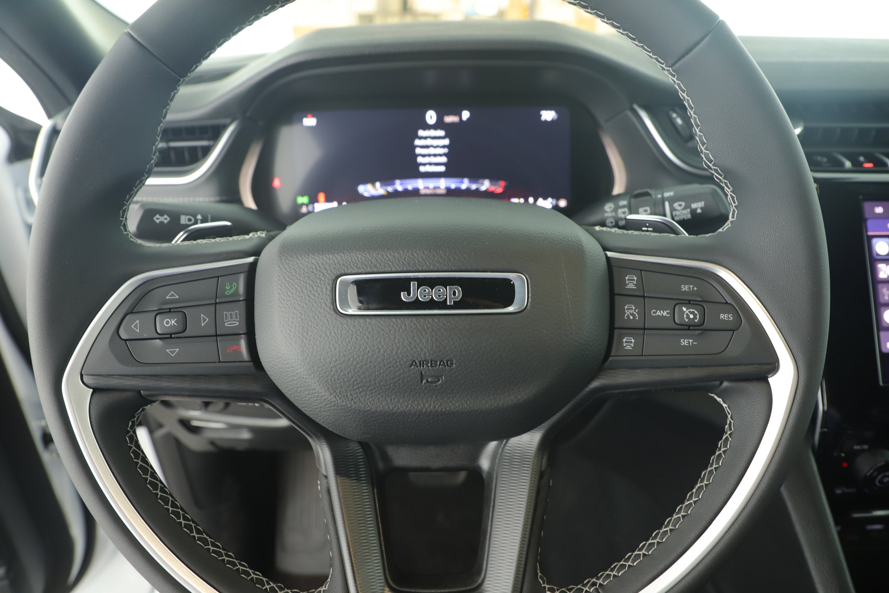 2025 Jeep Grand Cherokee GRAND CHEROKEE LAREDO 4X2