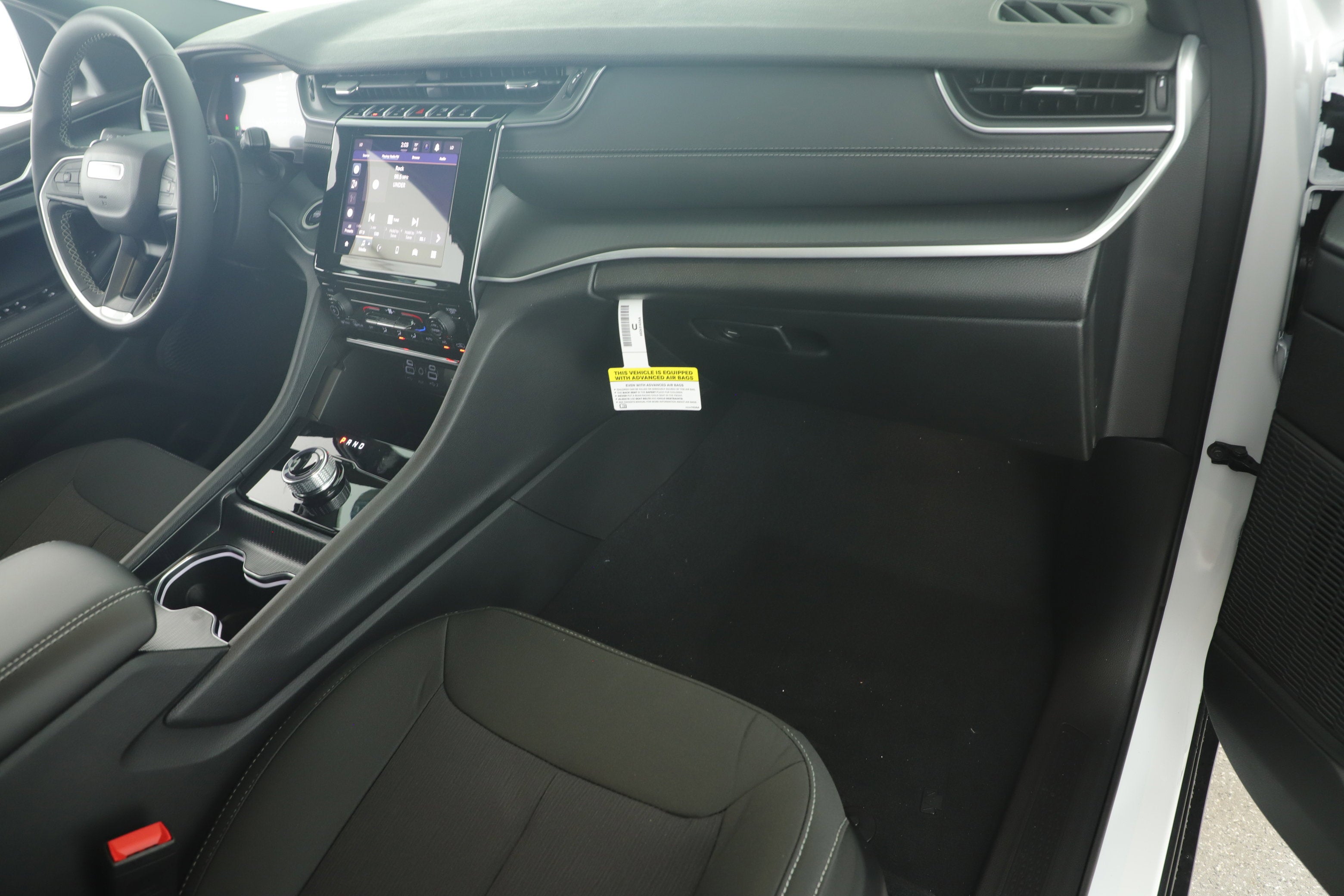 2025 Jeep Grand Cherokee GRAND CHEROKEE LAREDO 4X2