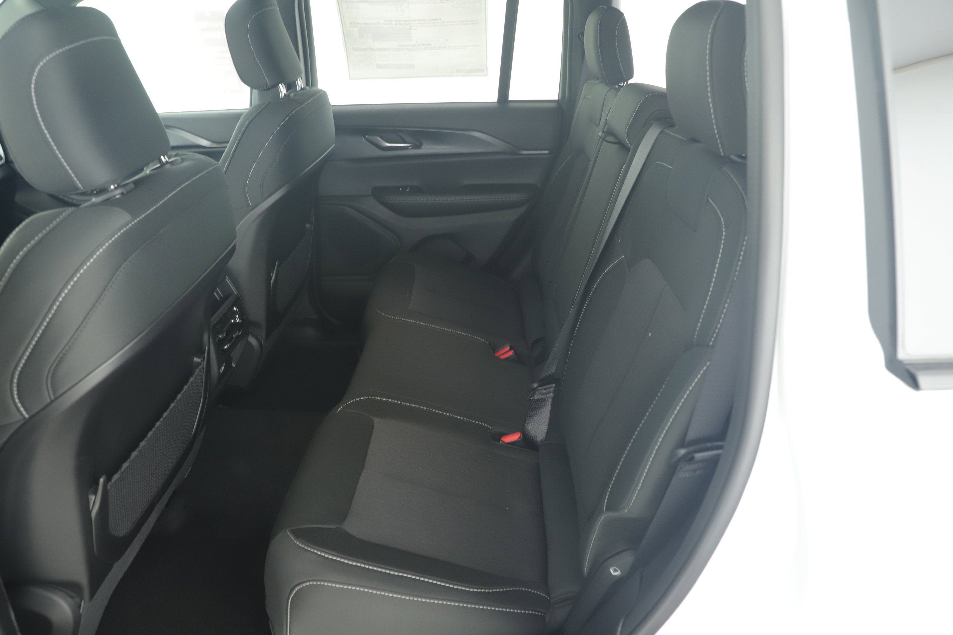 2025 Jeep Grand Cherokee GRAND CHEROKEE LAREDO 4X2