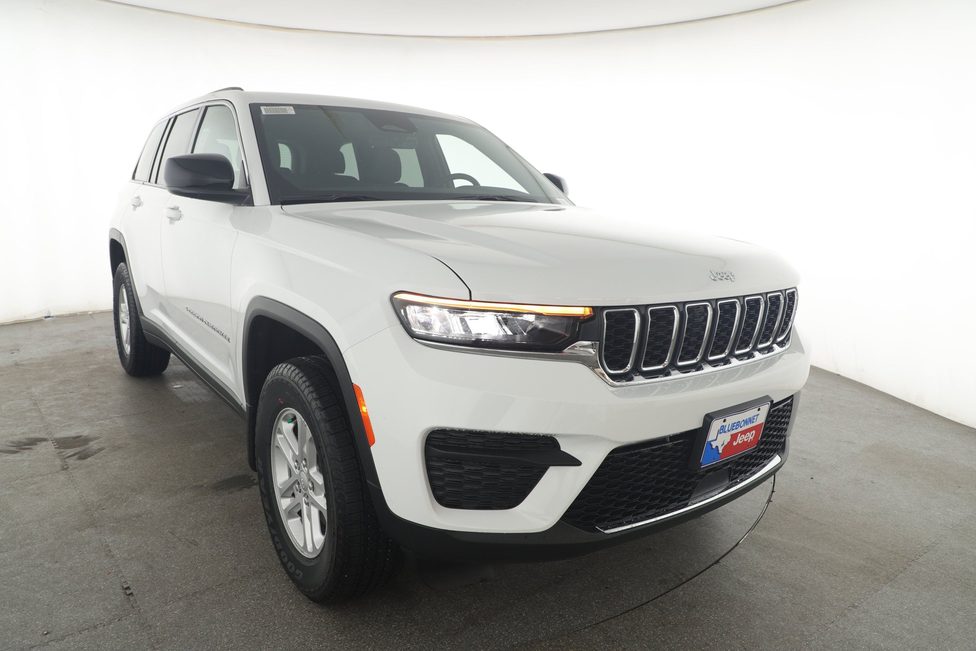 2025 Jeep Grand Cherokee GRAND CHEROKEE LAREDO 4X2