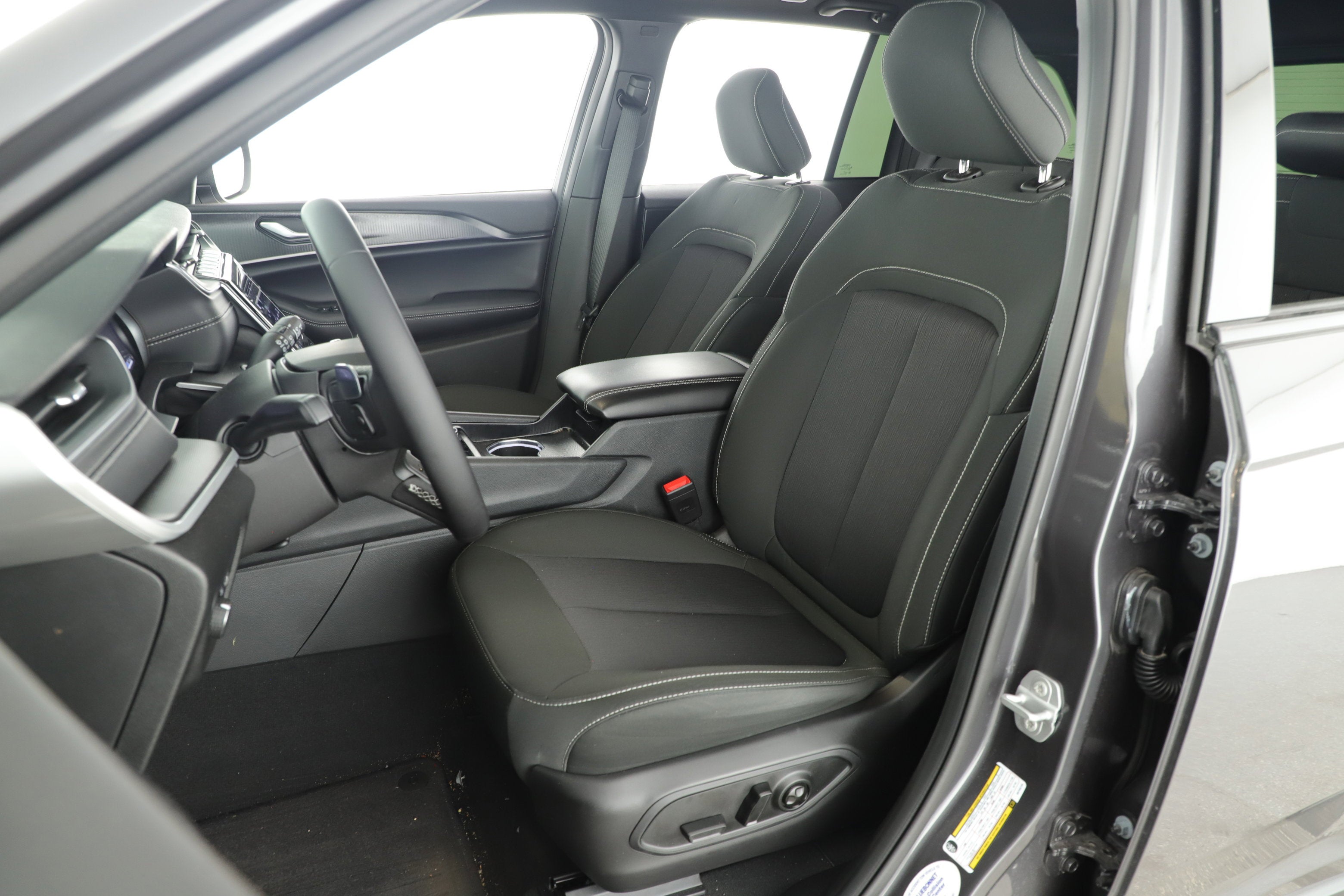 2025 Jeep Grand Cherokee Laredo 4x2