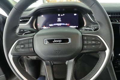 2025 Jeep Grand Cherokee Laredo 4x2