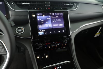 2025 Jeep Grand Cherokee Laredo 4x2