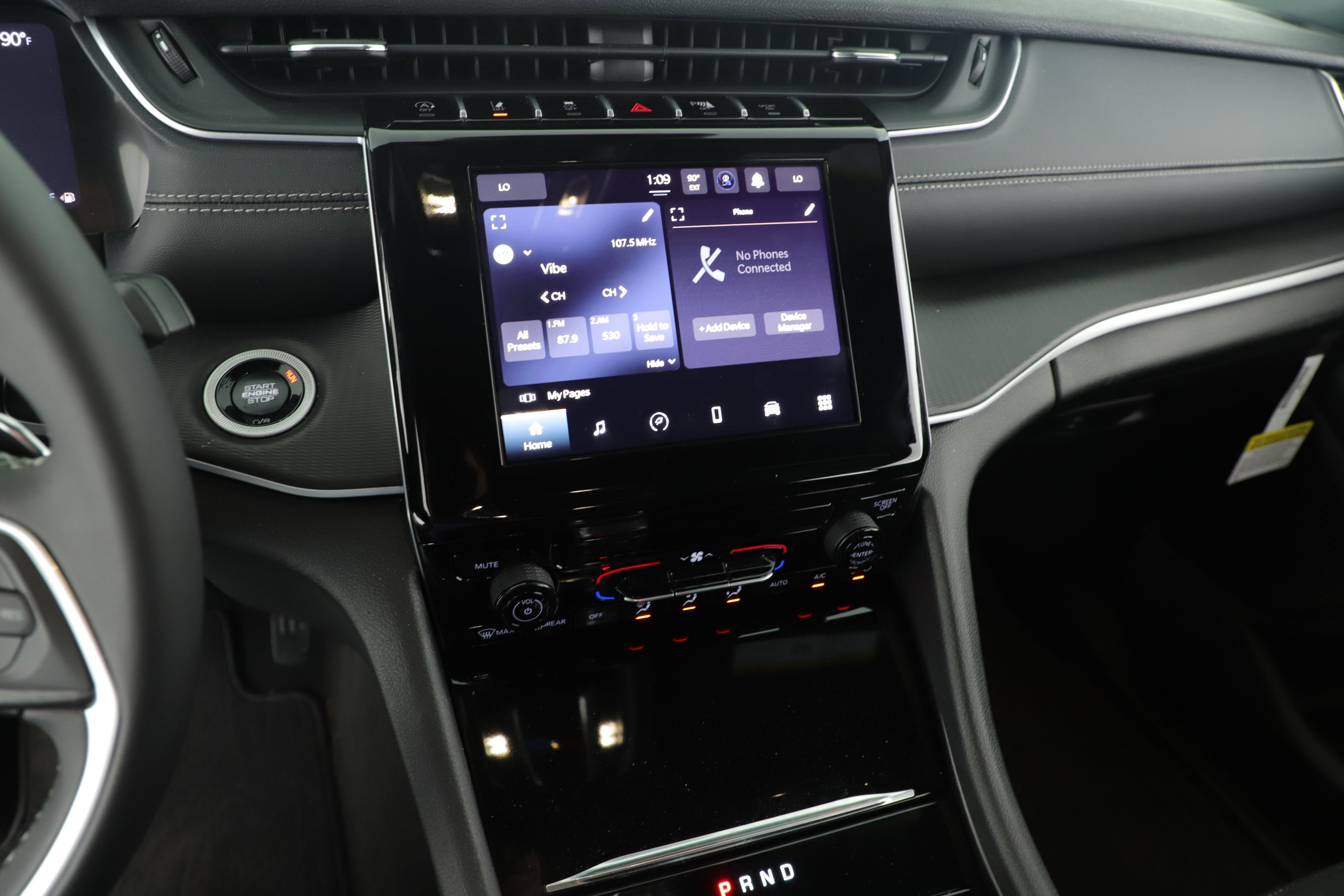 2025 Jeep Grand Cherokee Laredo 4x2