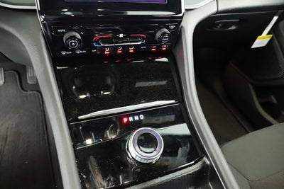 2025 Jeep Grand Cherokee Laredo 4x2