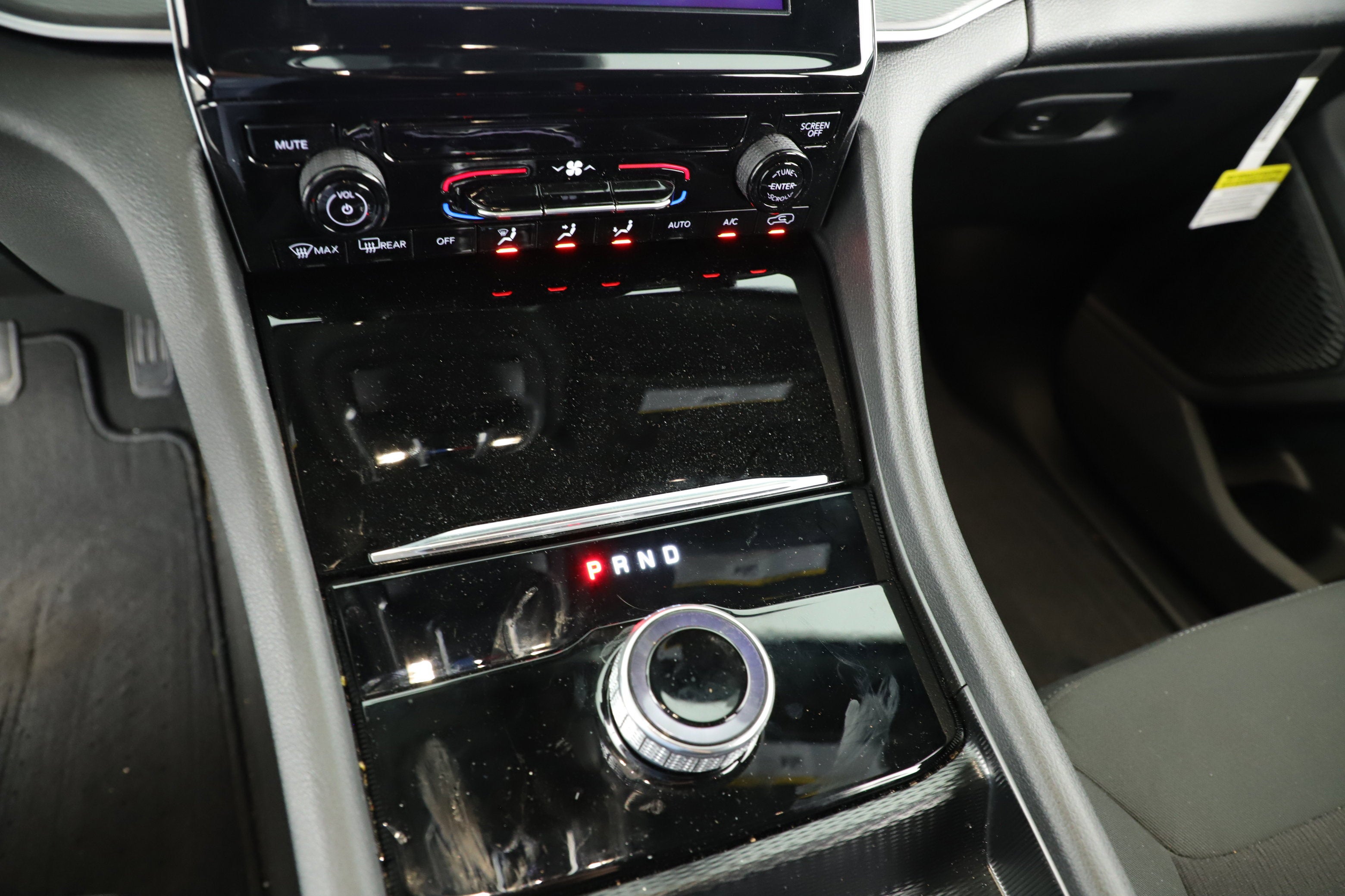 2025 Jeep Grand Cherokee Laredo 4x2