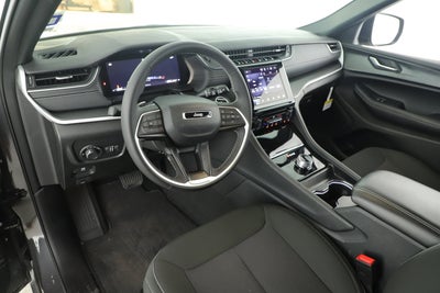 2025 Jeep Grand Cherokee Laredo 4x2