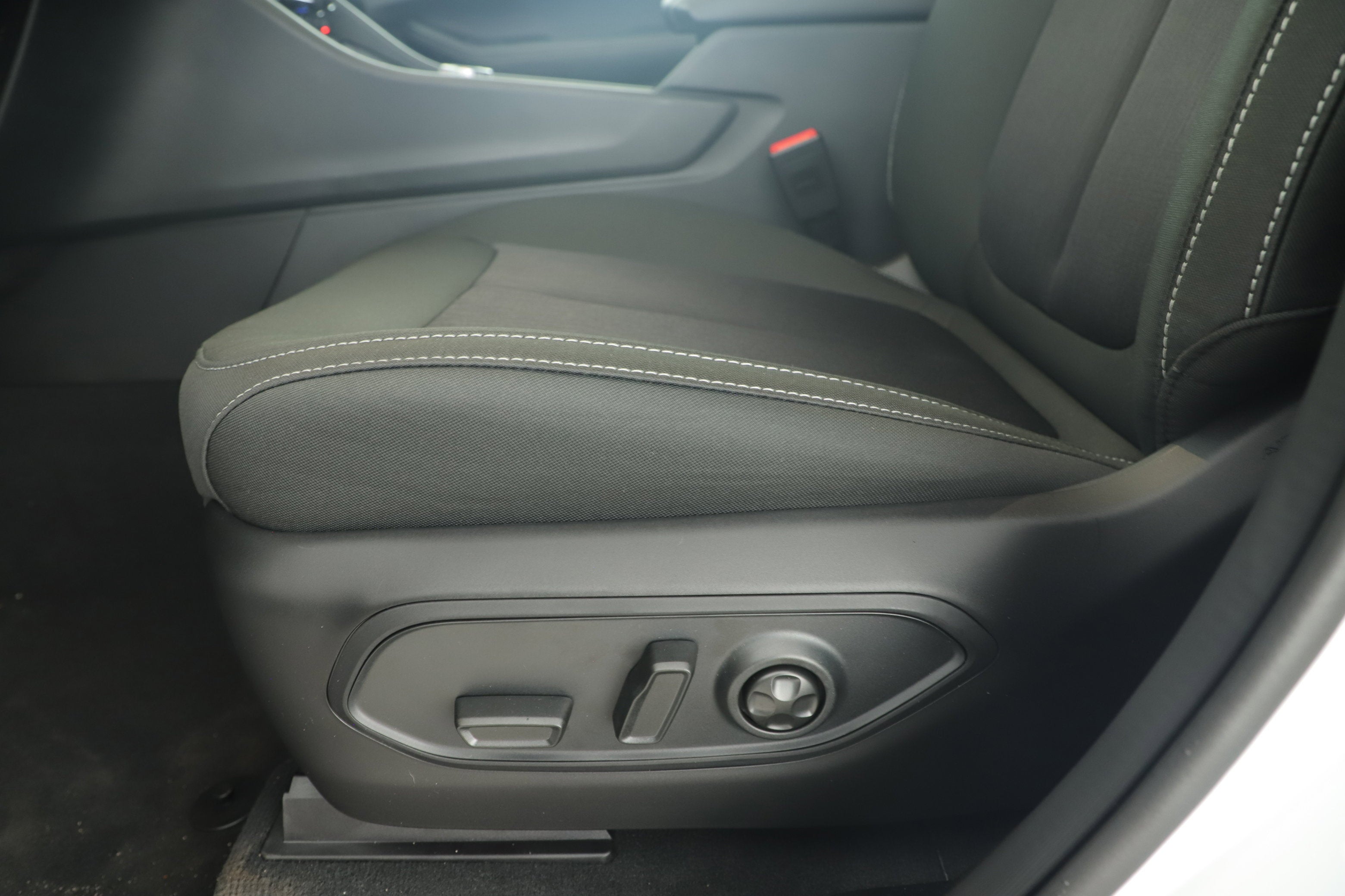 2025 Jeep Grand Cherokee GRAND CHEROKEE LAREDO 4X2