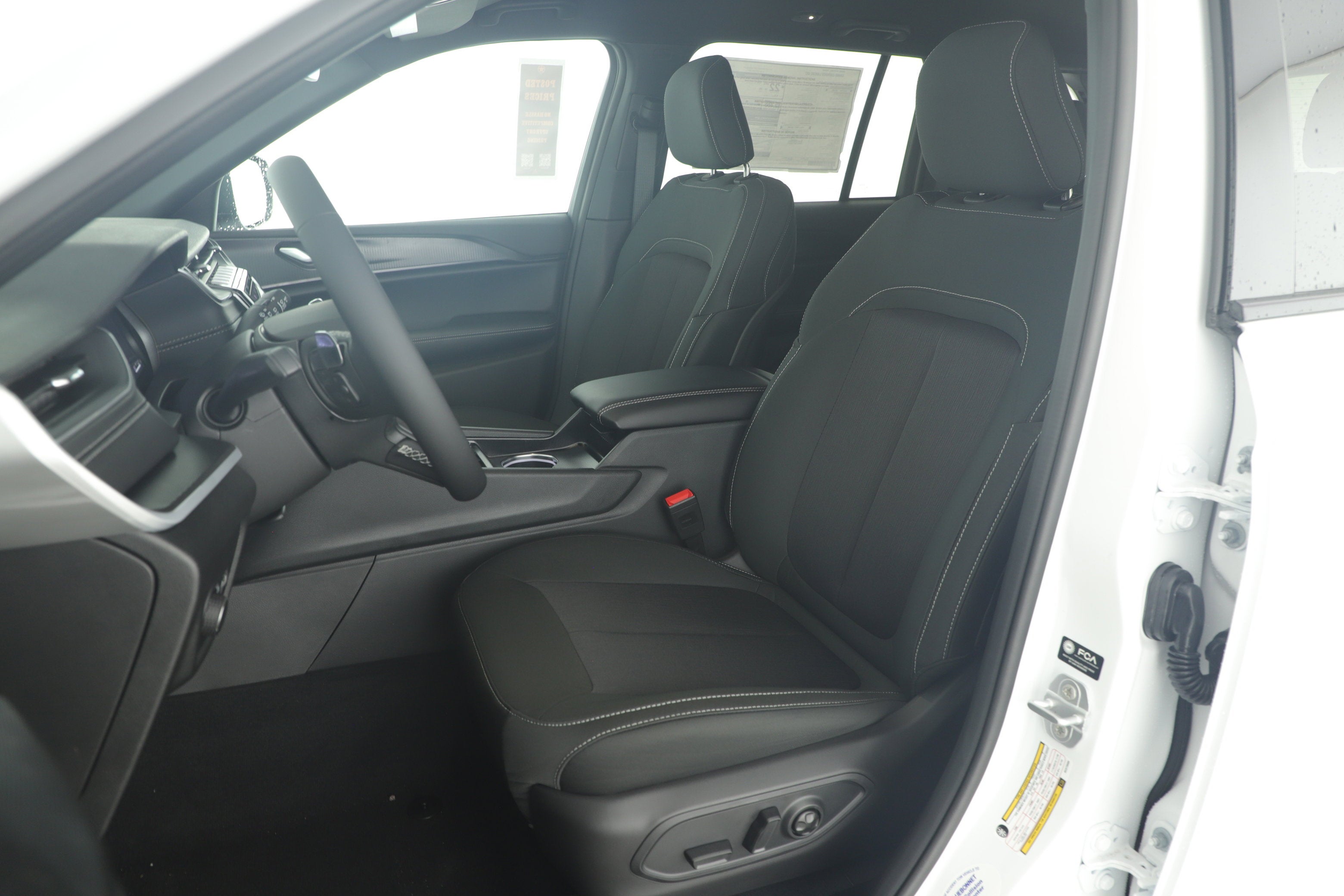 2025 Jeep Grand Cherokee GRAND CHEROKEE LAREDO 4X2