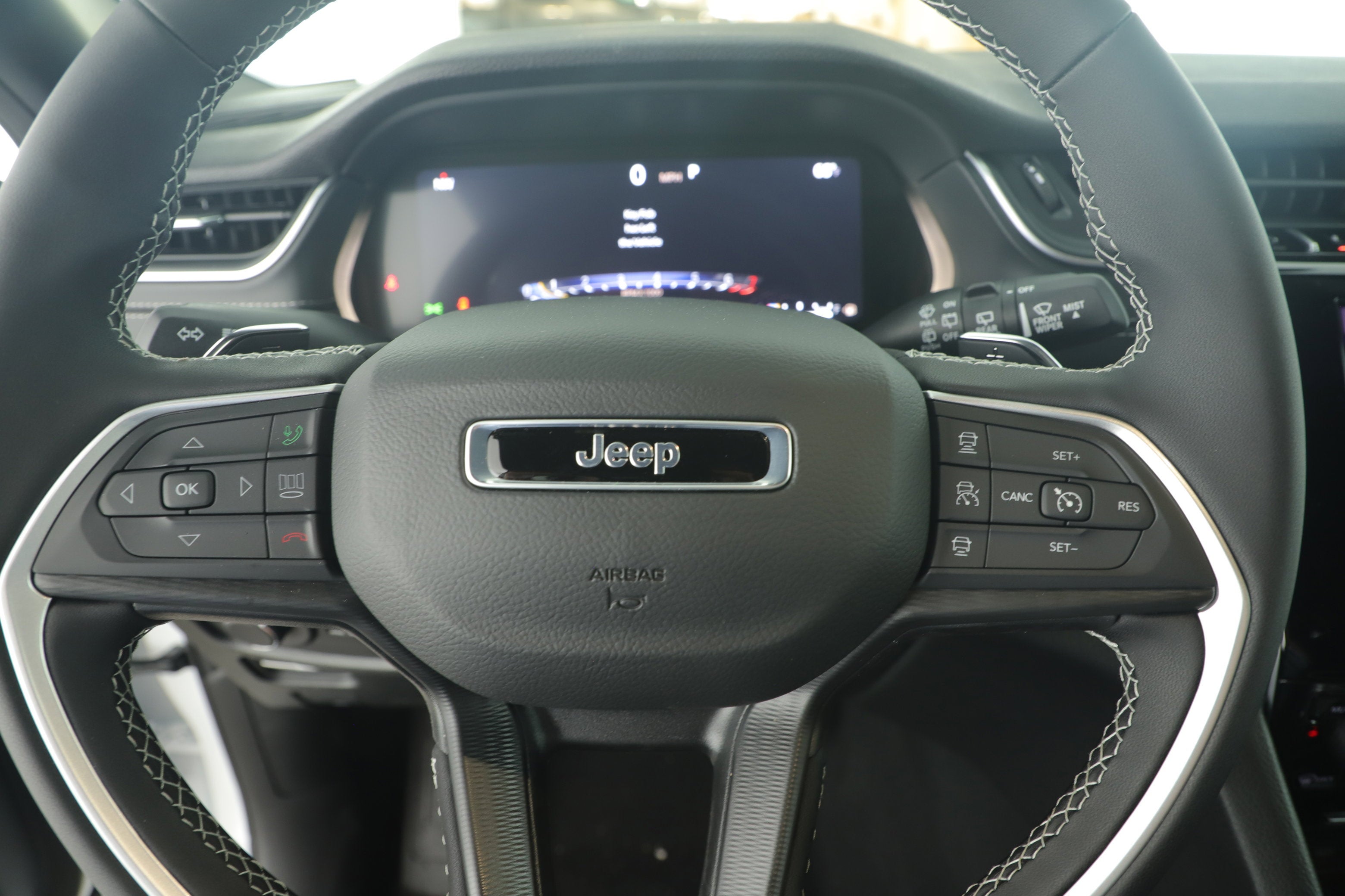 2025 Jeep Grand Cherokee GRAND CHEROKEE LAREDO 4X2