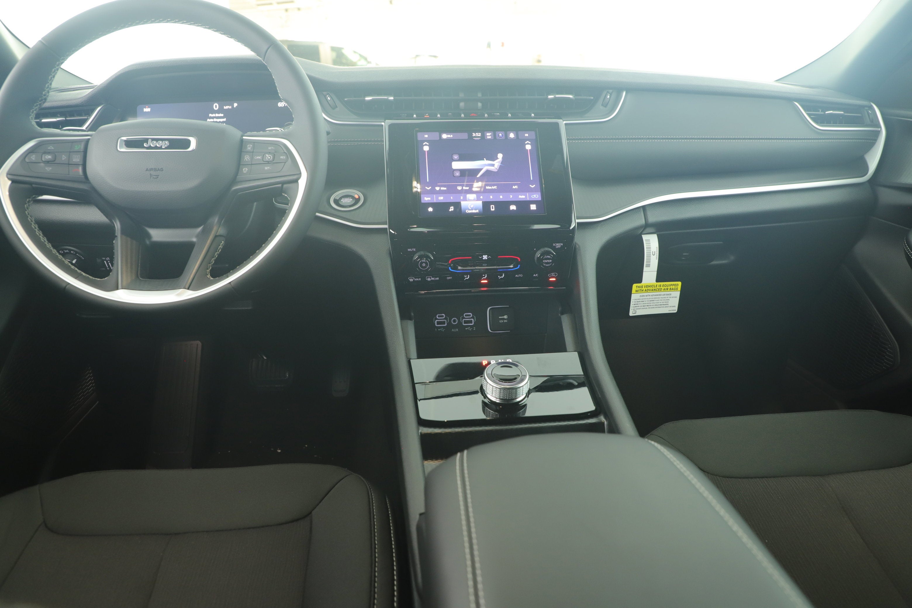 2025 Jeep Grand Cherokee GRAND CHEROKEE LAREDO 4X2