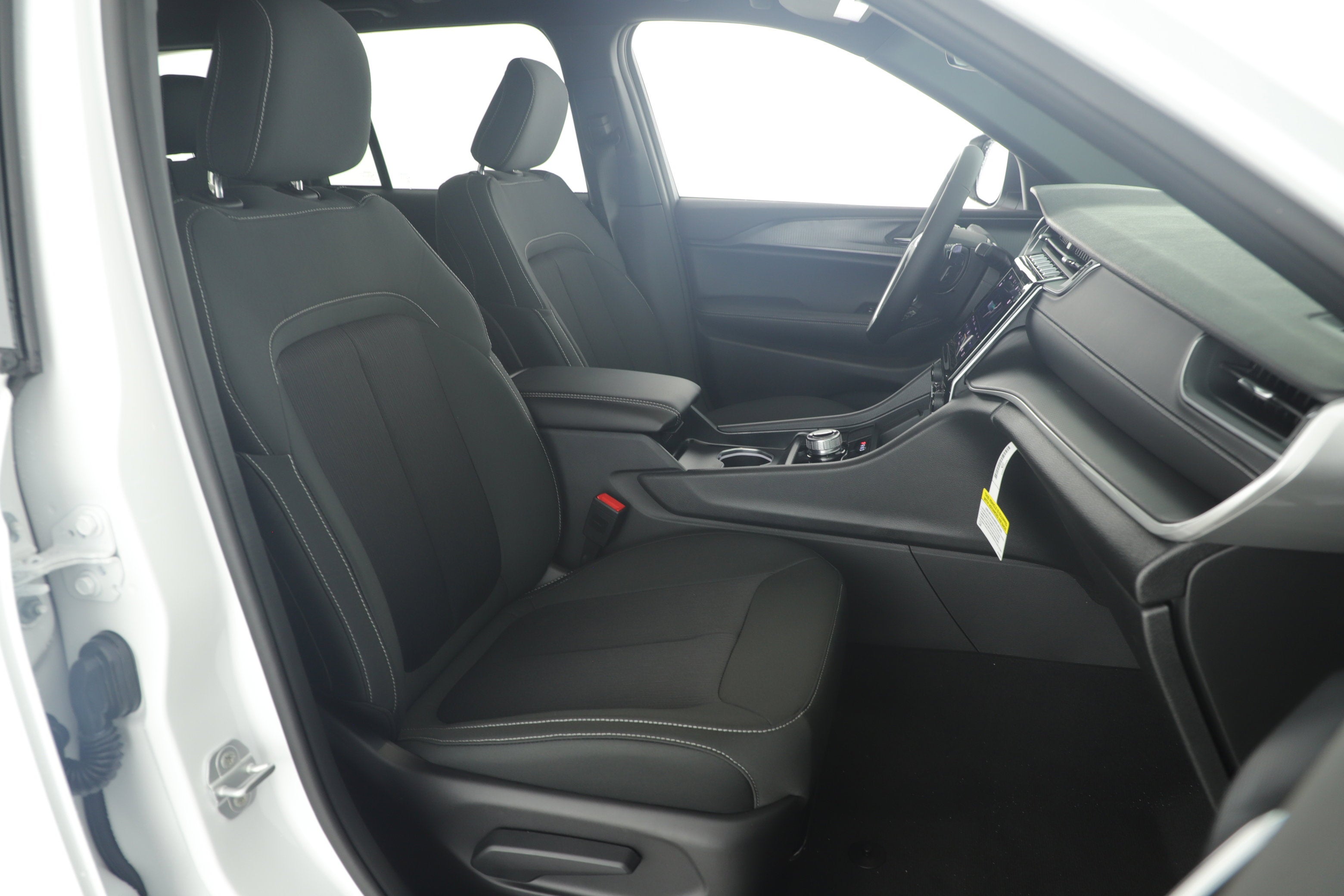 2025 Jeep Grand Cherokee GRAND CHEROKEE LAREDO 4X2