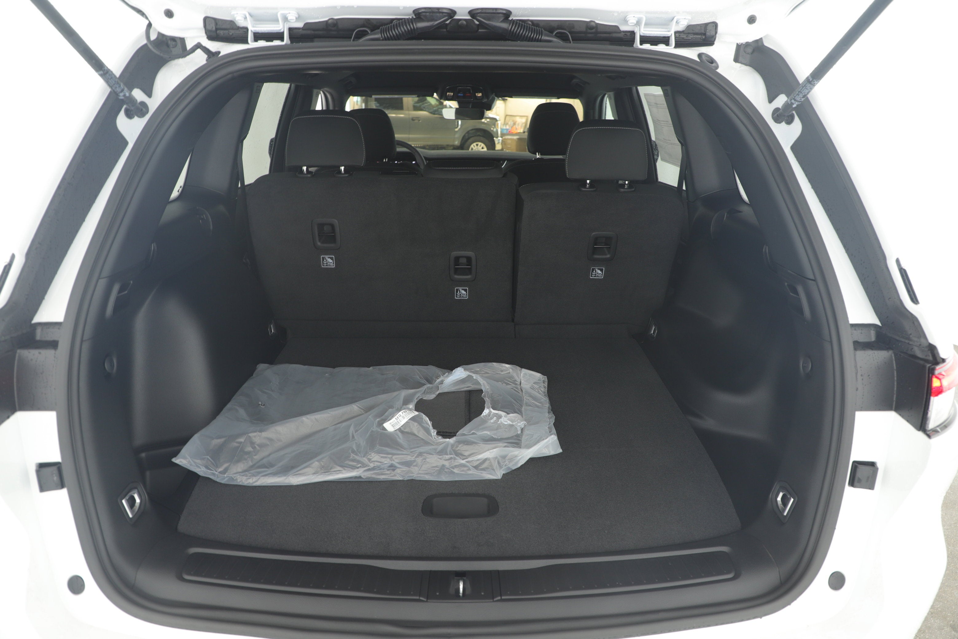 2025 Jeep Grand Cherokee GRAND CHEROKEE LAREDO 4X2