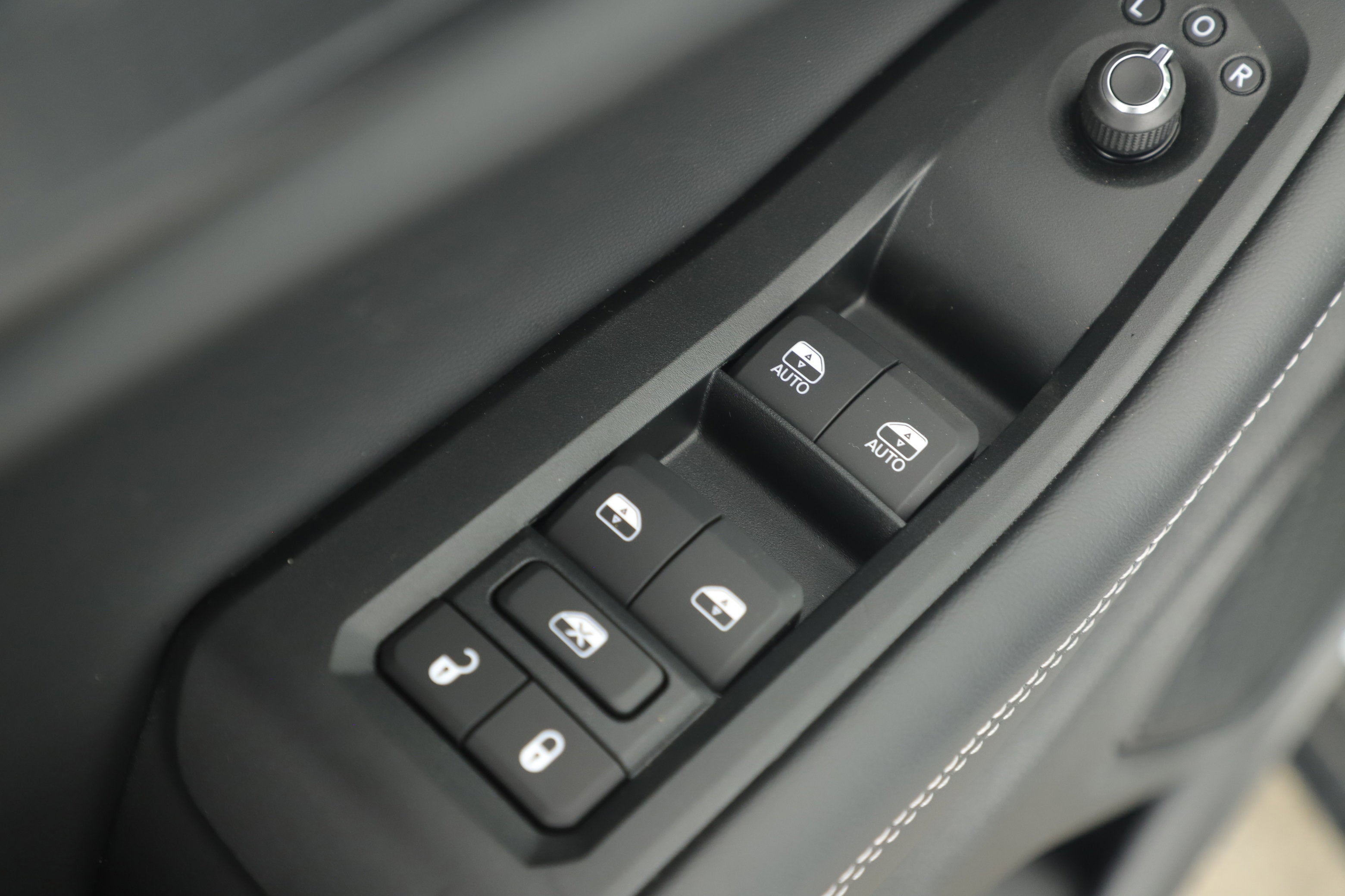 2025 Jeep Grand Cherokee GRAND CHEROKEE LAREDO 4X2