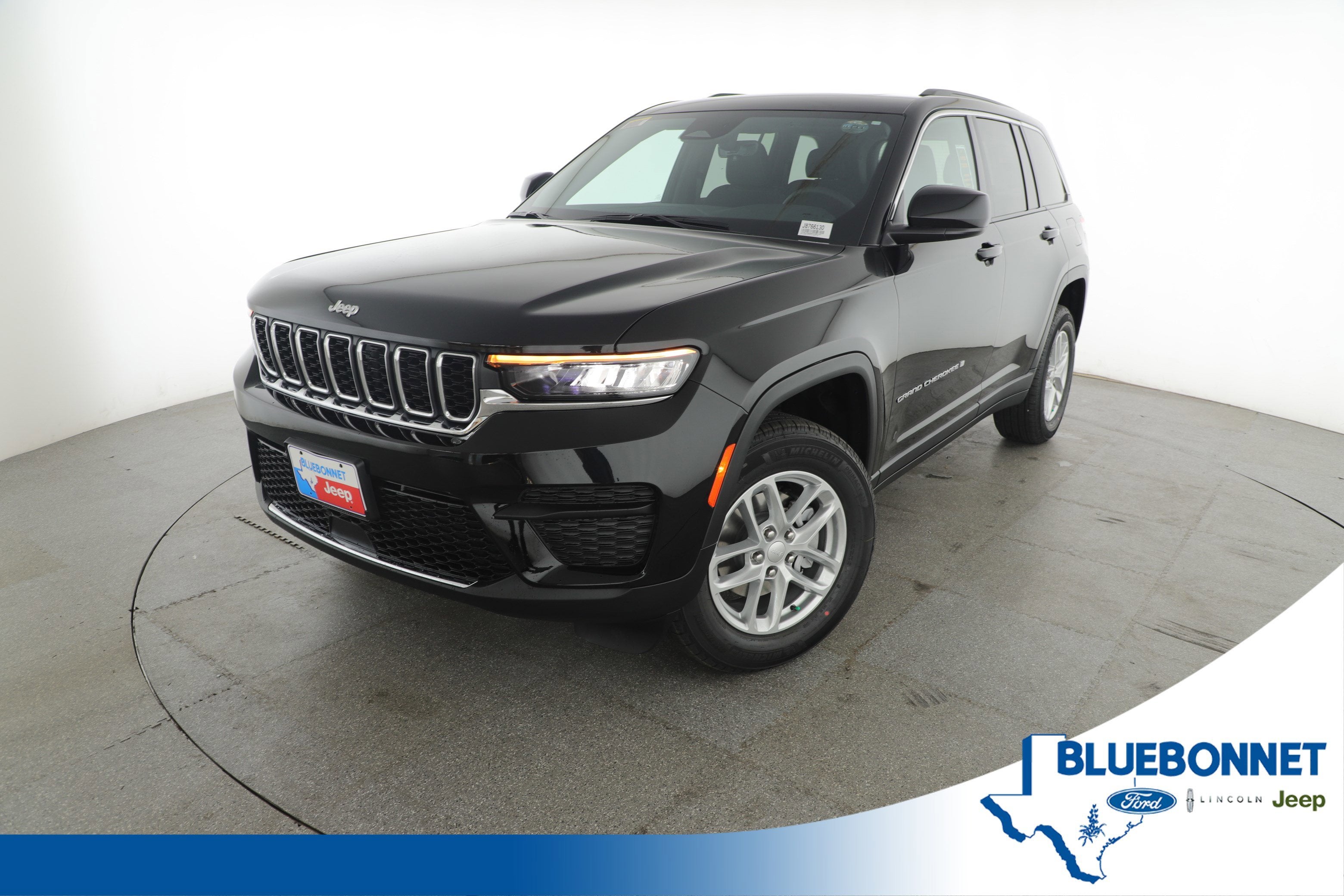 2025 Jeep Grand Cherokee GRAND CHEROKEE LAREDO X 4X2