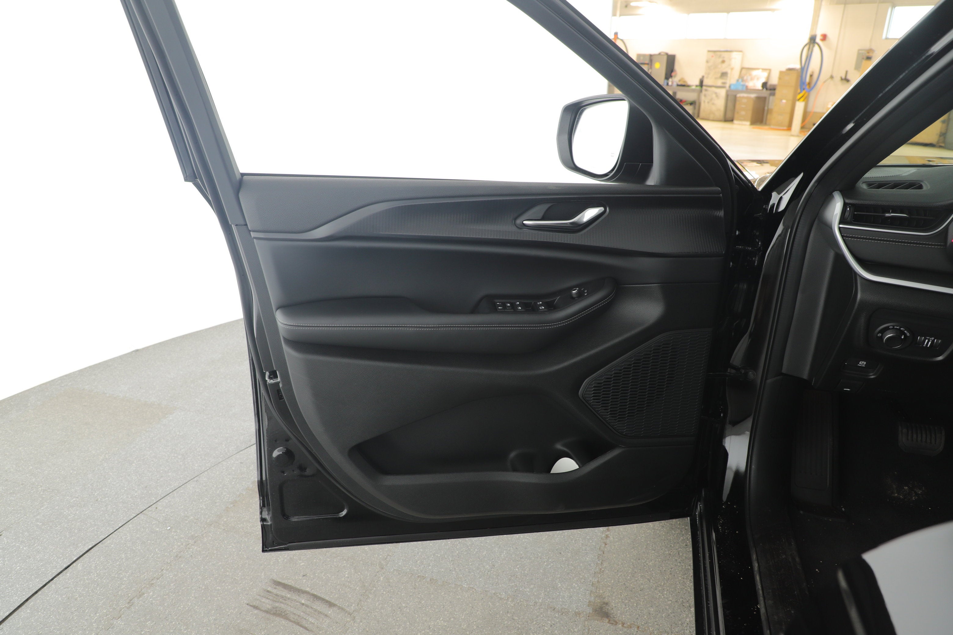 2025 Jeep Grand Cherokee GRAND CHEROKEE LAREDO X 4X2