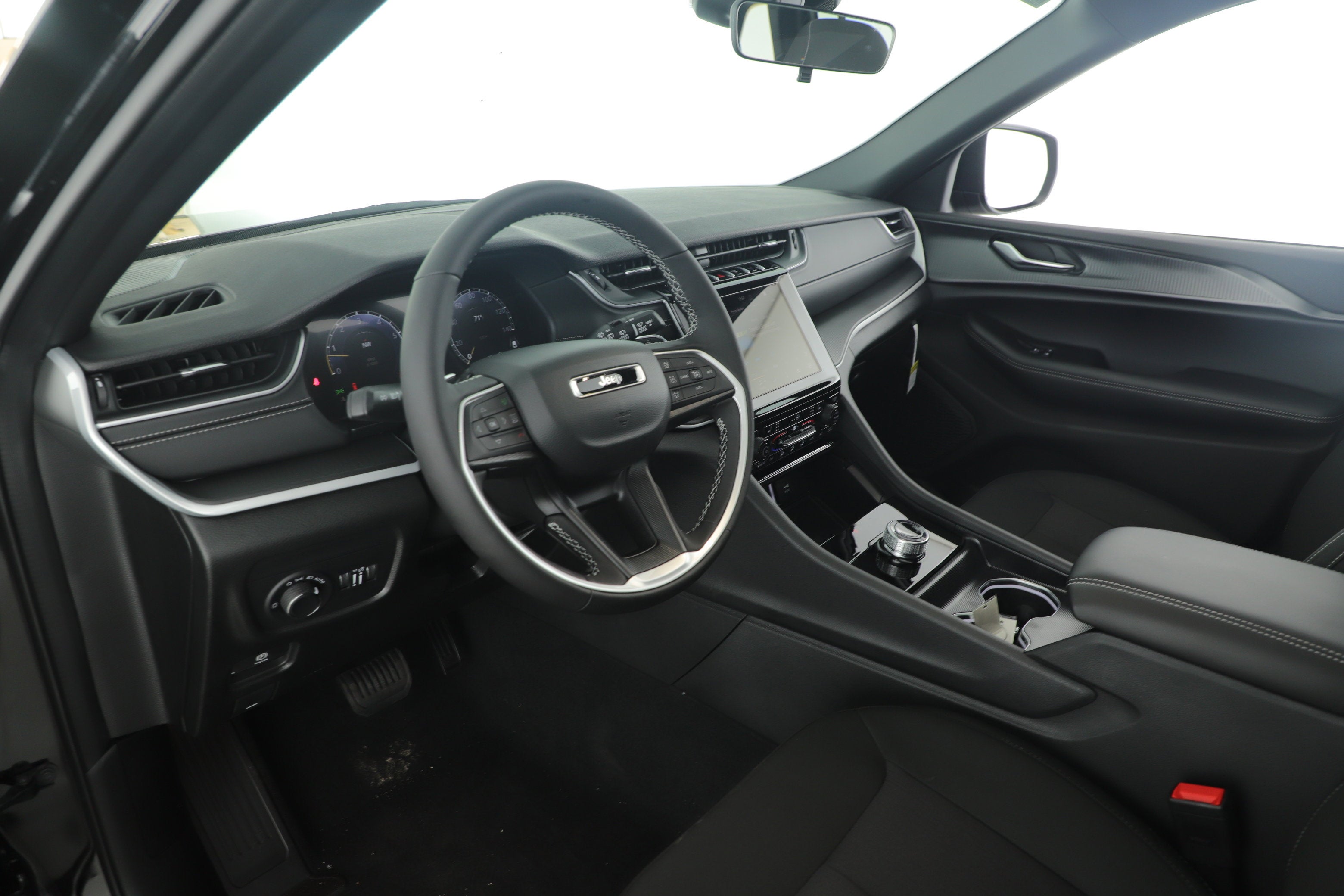 2025 Jeep Grand Cherokee GRAND CHEROKEE LAREDO X 4X2