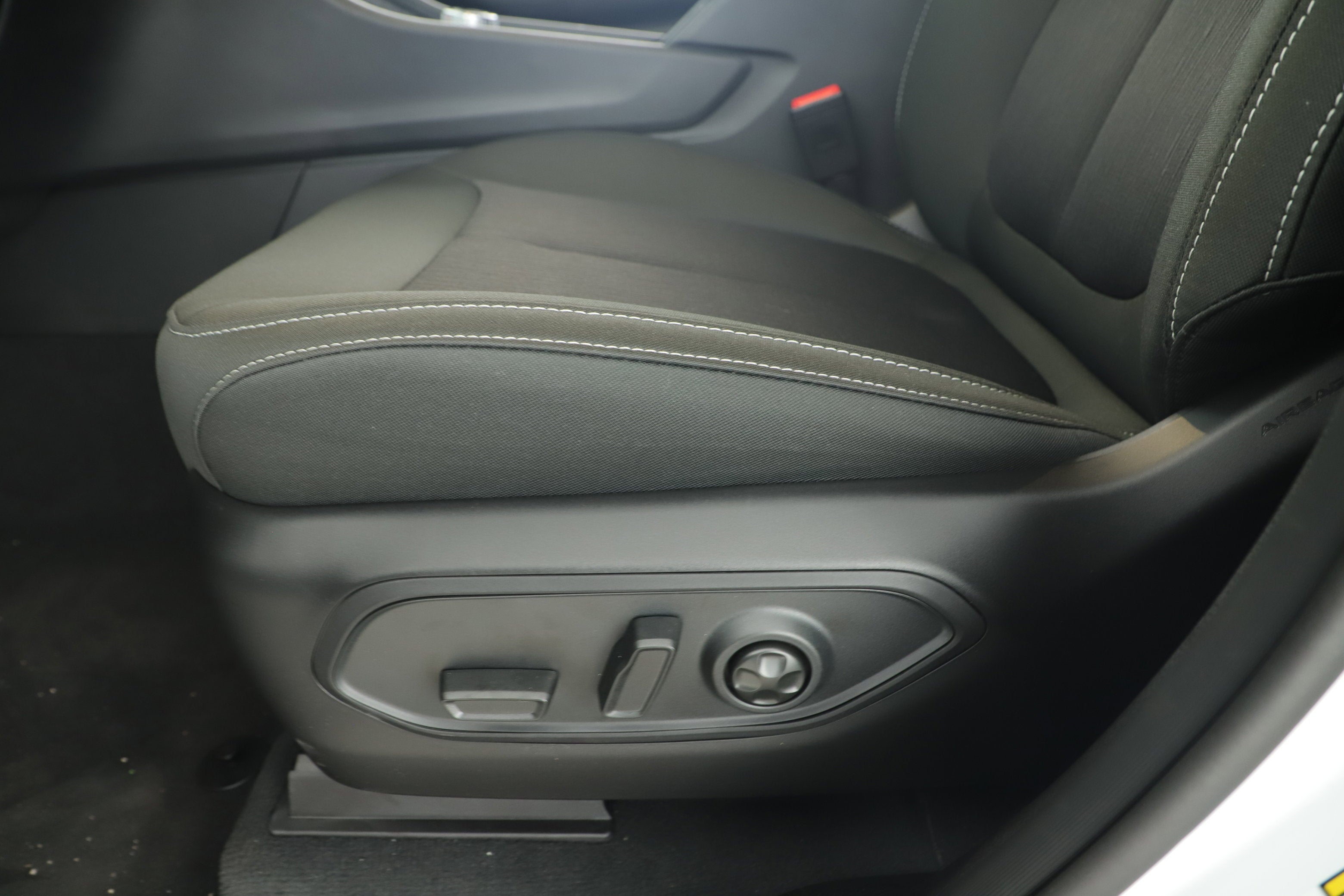 2025 Jeep Grand Cherokee GRAND CHEROKEE LAREDO 4X2