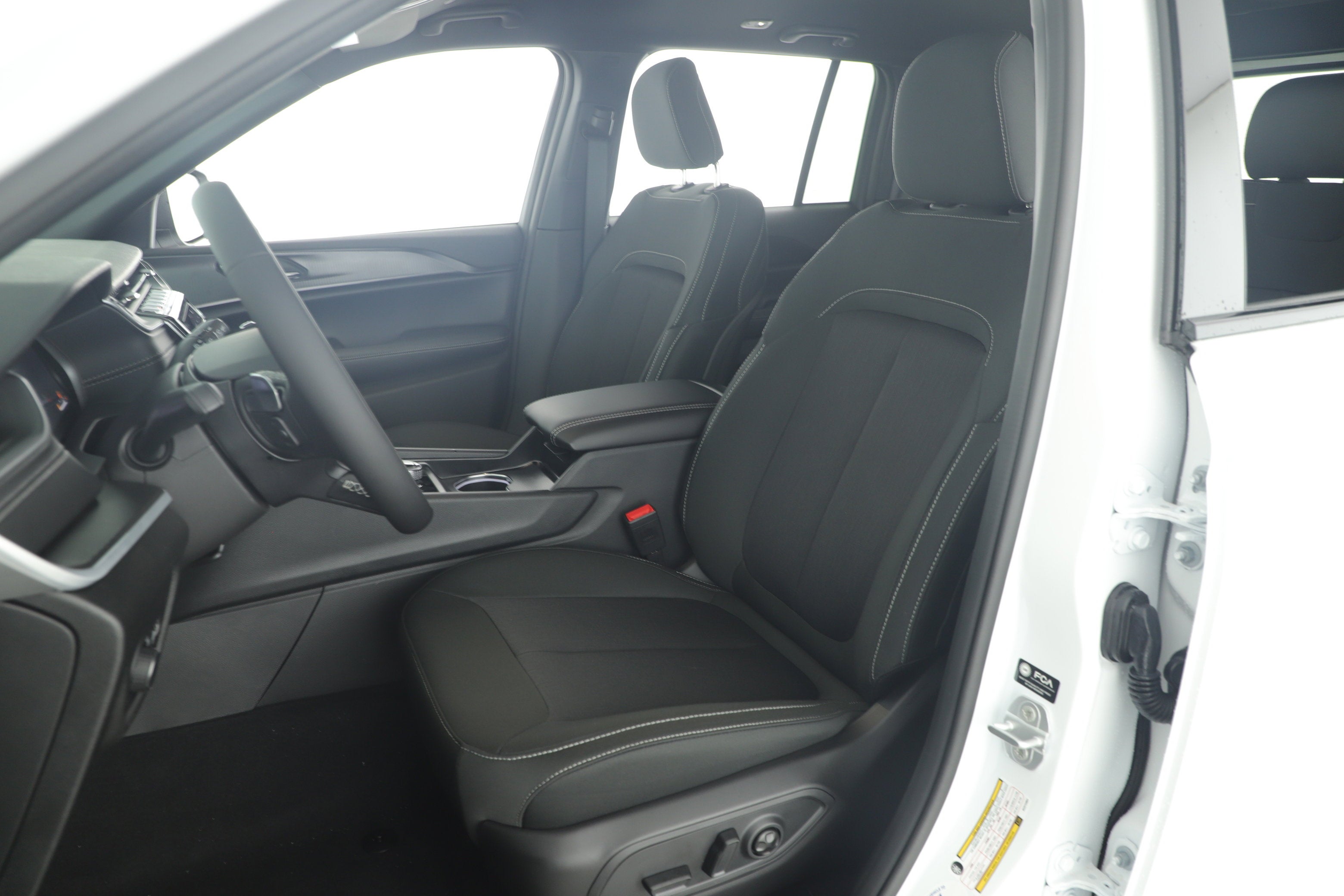 2025 Jeep Grand Cherokee GRAND CHEROKEE LAREDO 4X2