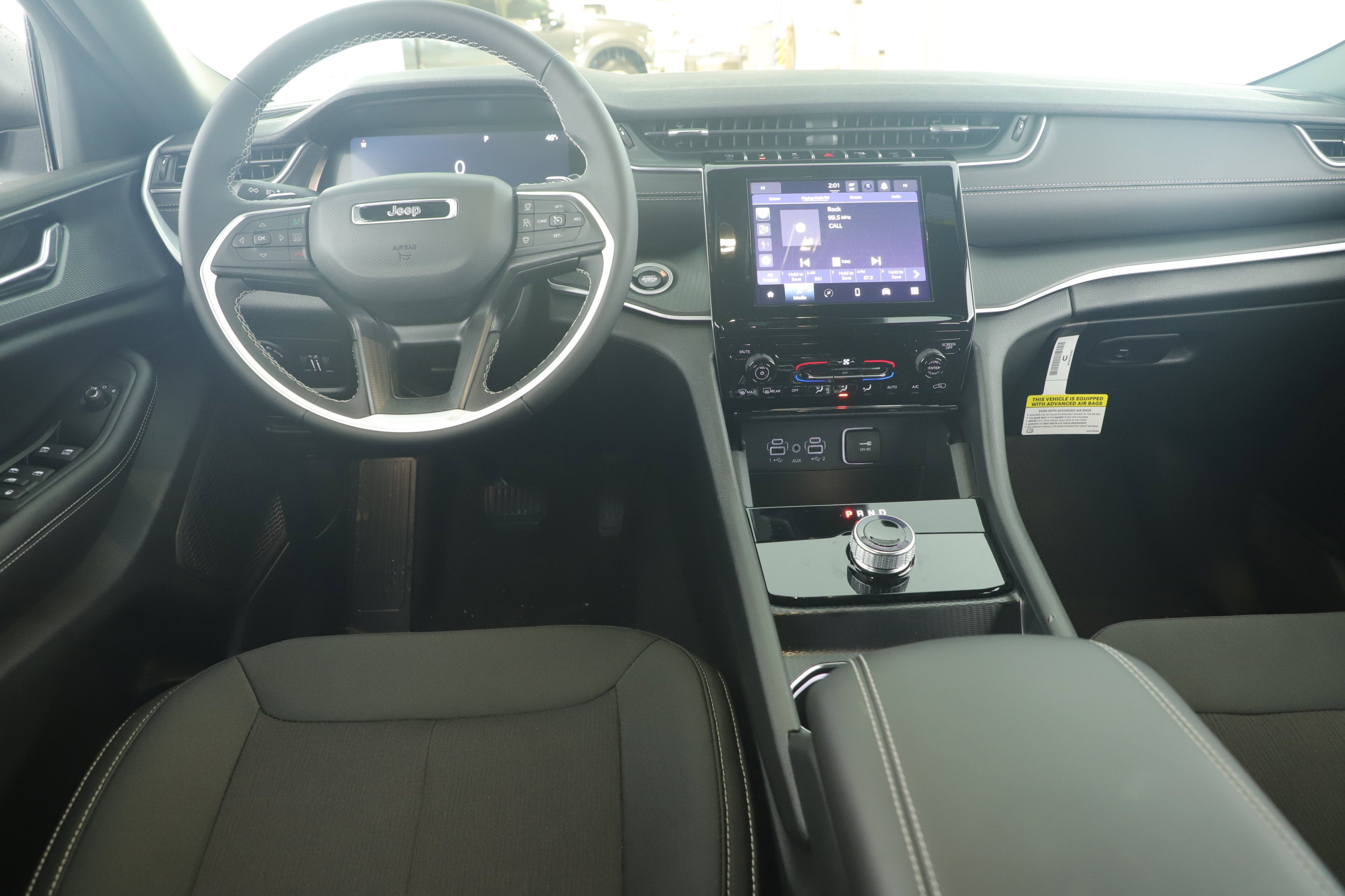 2025 Jeep Grand Cherokee GRAND CHEROKEE LAREDO 4X2