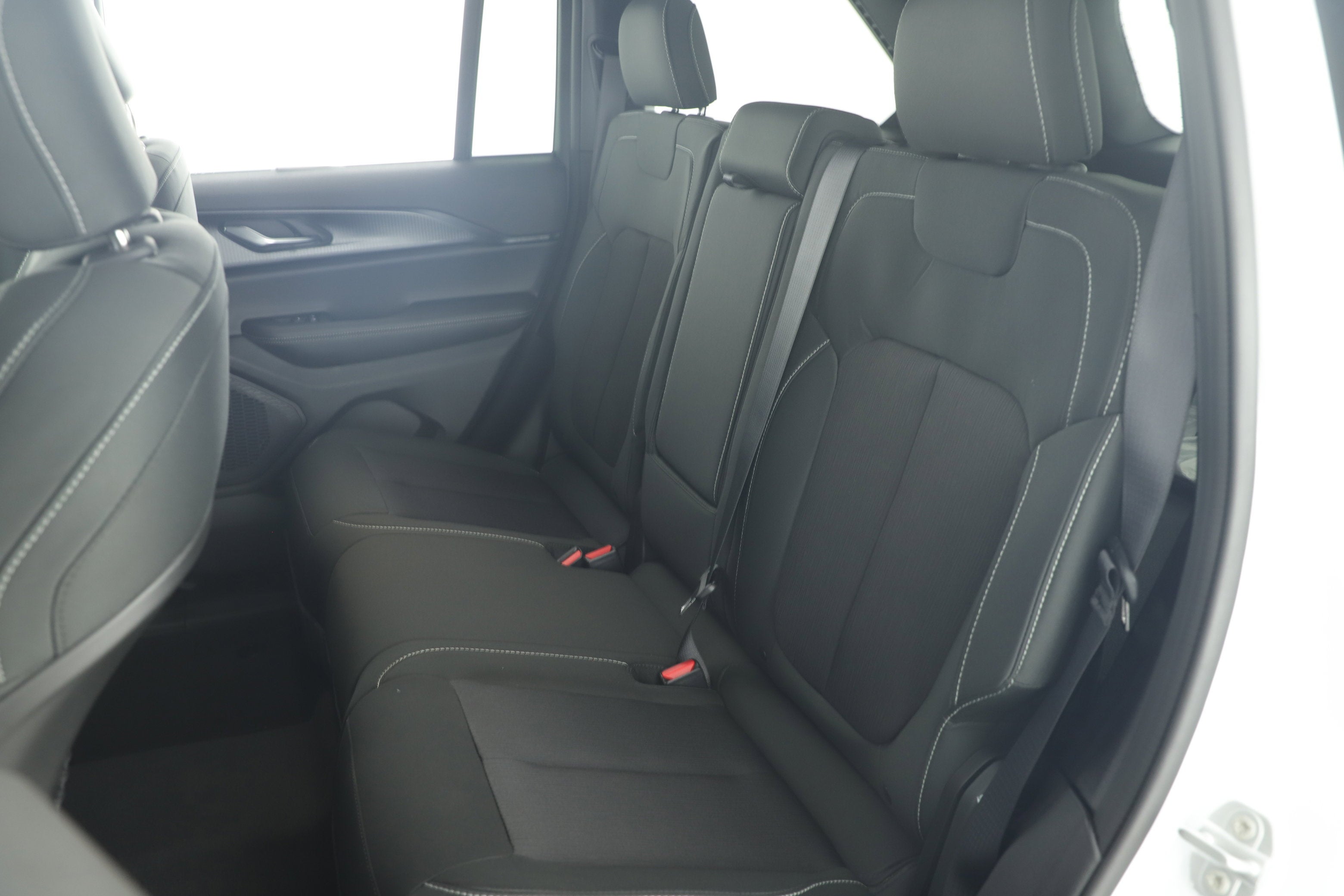 2025 Jeep Grand Cherokee GRAND CHEROKEE LAREDO 4X2