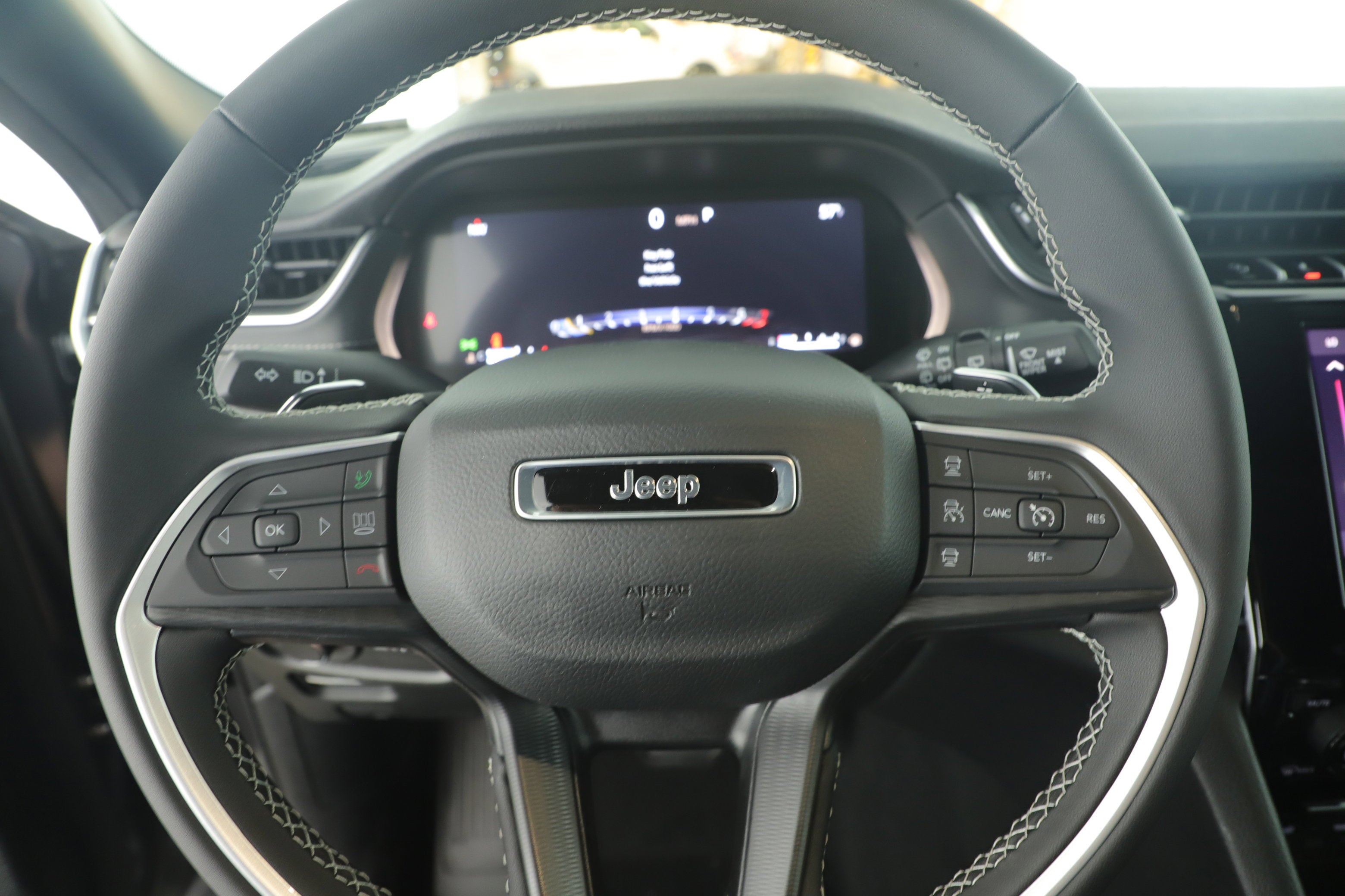 2025 Jeep Grand Cherokee GRAND CHEROKEE LAREDO 4X2