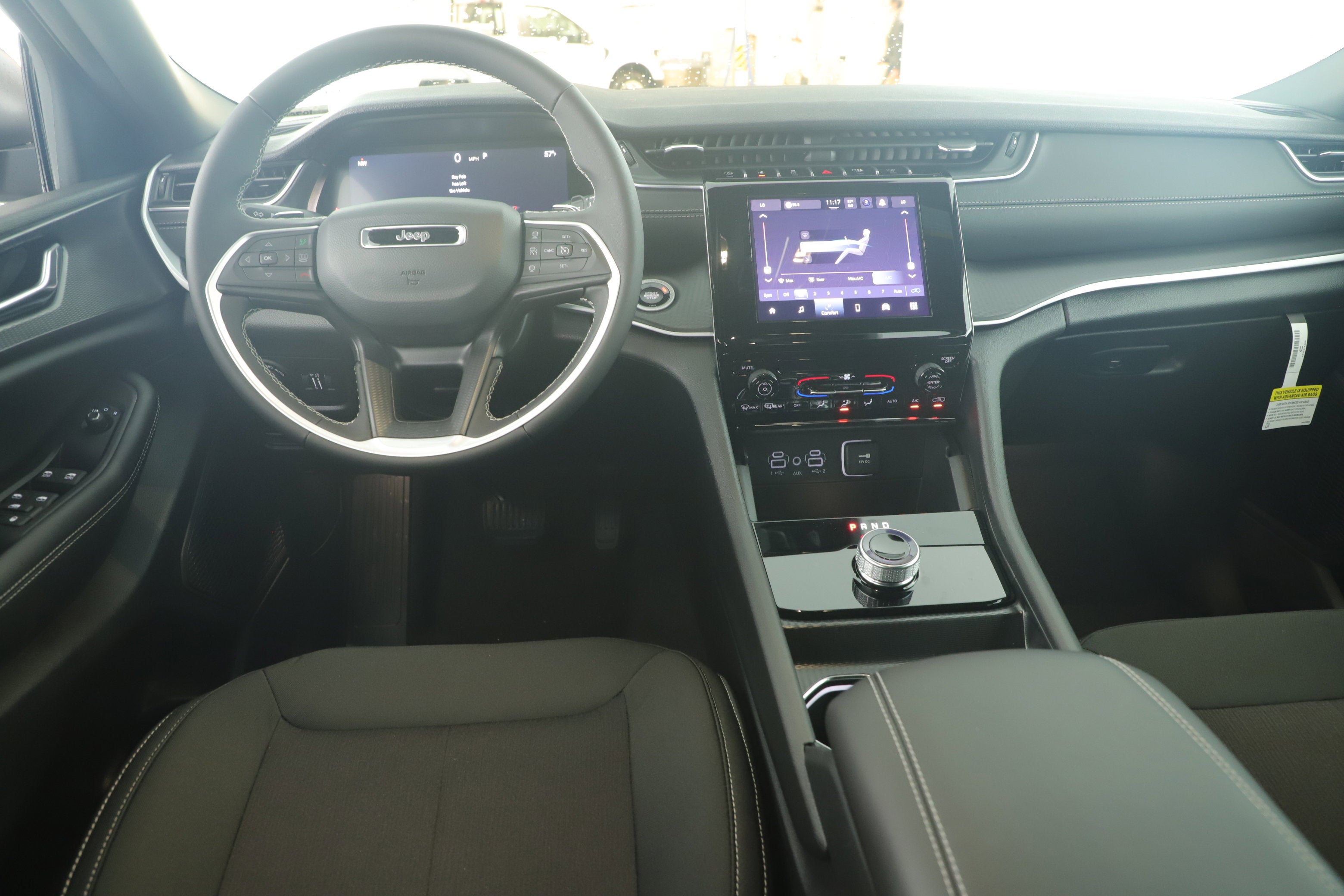 2025 Jeep Grand Cherokee GRAND CHEROKEE LAREDO 4X2