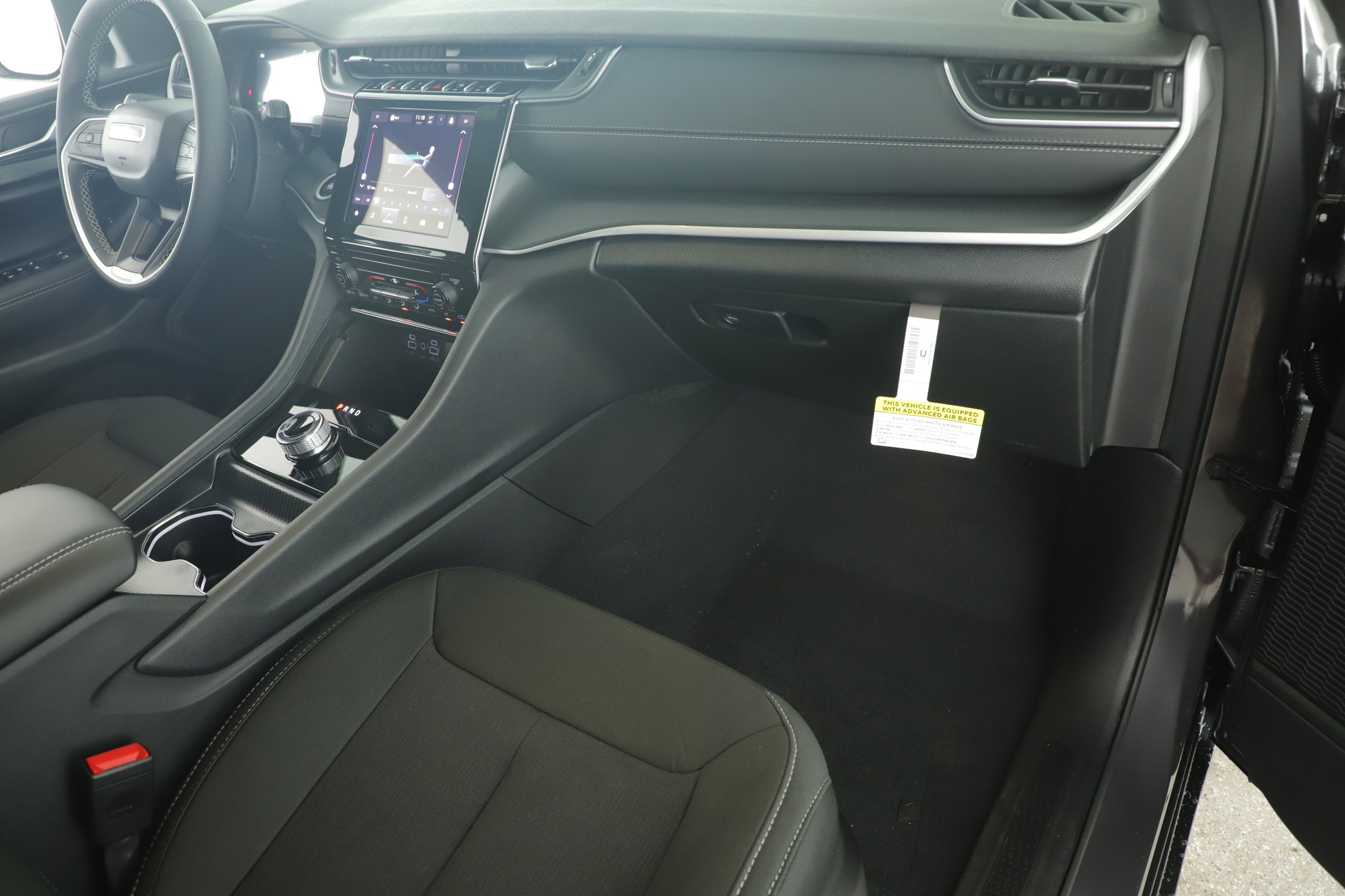 2025 Jeep Grand Cherokee GRAND CHEROKEE LAREDO 4X2