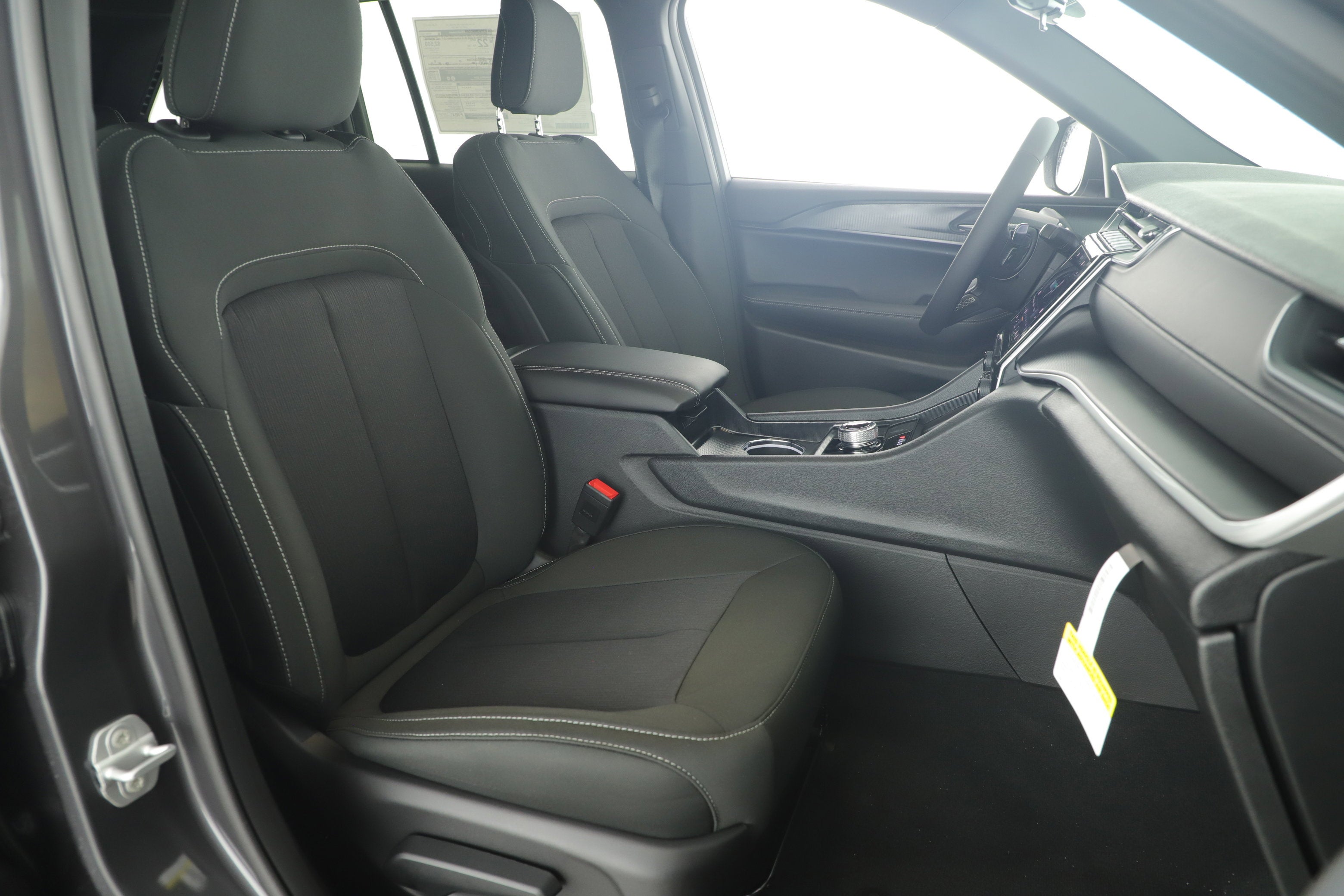 2025 Jeep Grand Cherokee GRAND CHEROKEE LAREDO 4X2