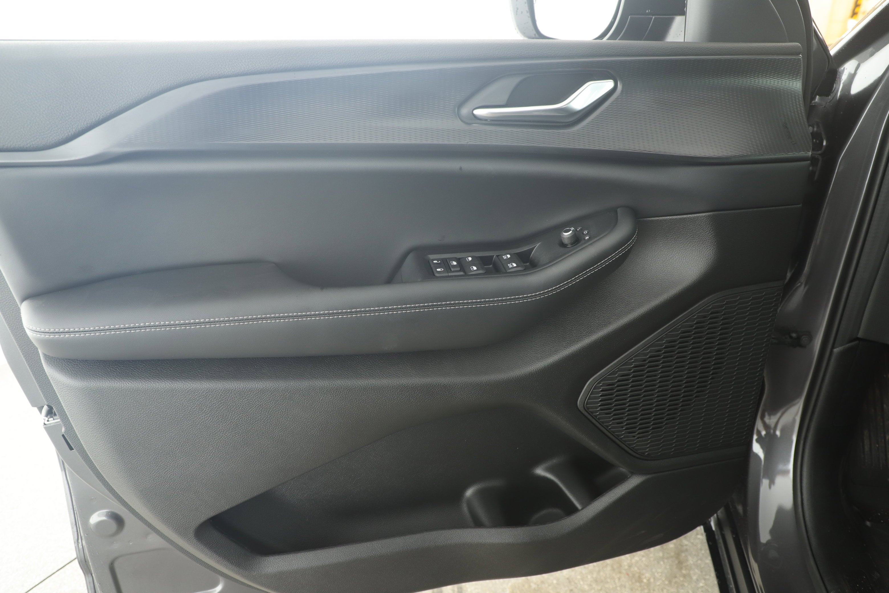 2025 Jeep Grand Cherokee GRAND CHEROKEE LAREDO 4X2