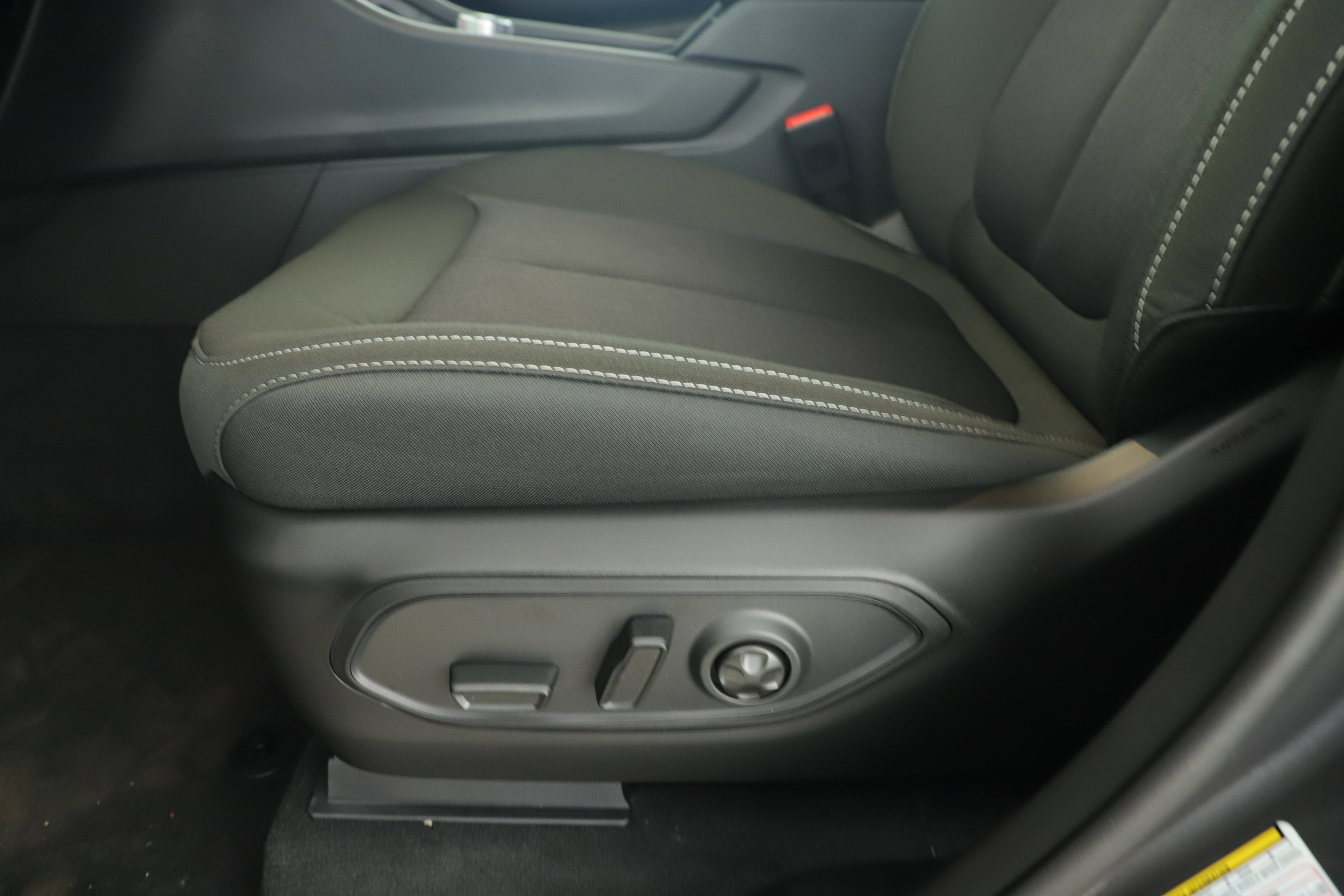 2025 Jeep Grand Cherokee GRAND CHEROKEE LAREDO 4X2