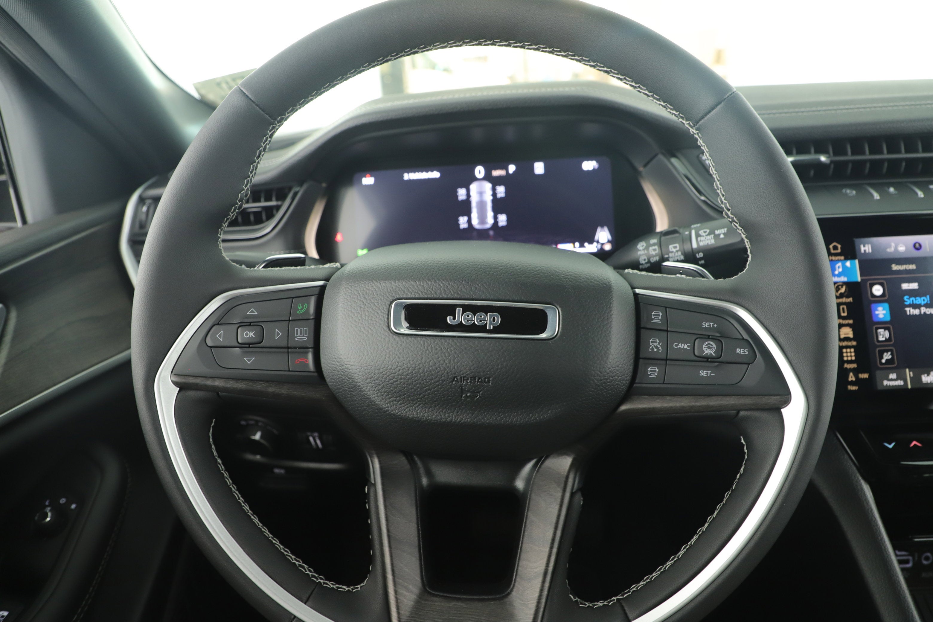 2026 Jeep Grand Cherokee GRAND CHEROKEE ALTITUDE 4X2