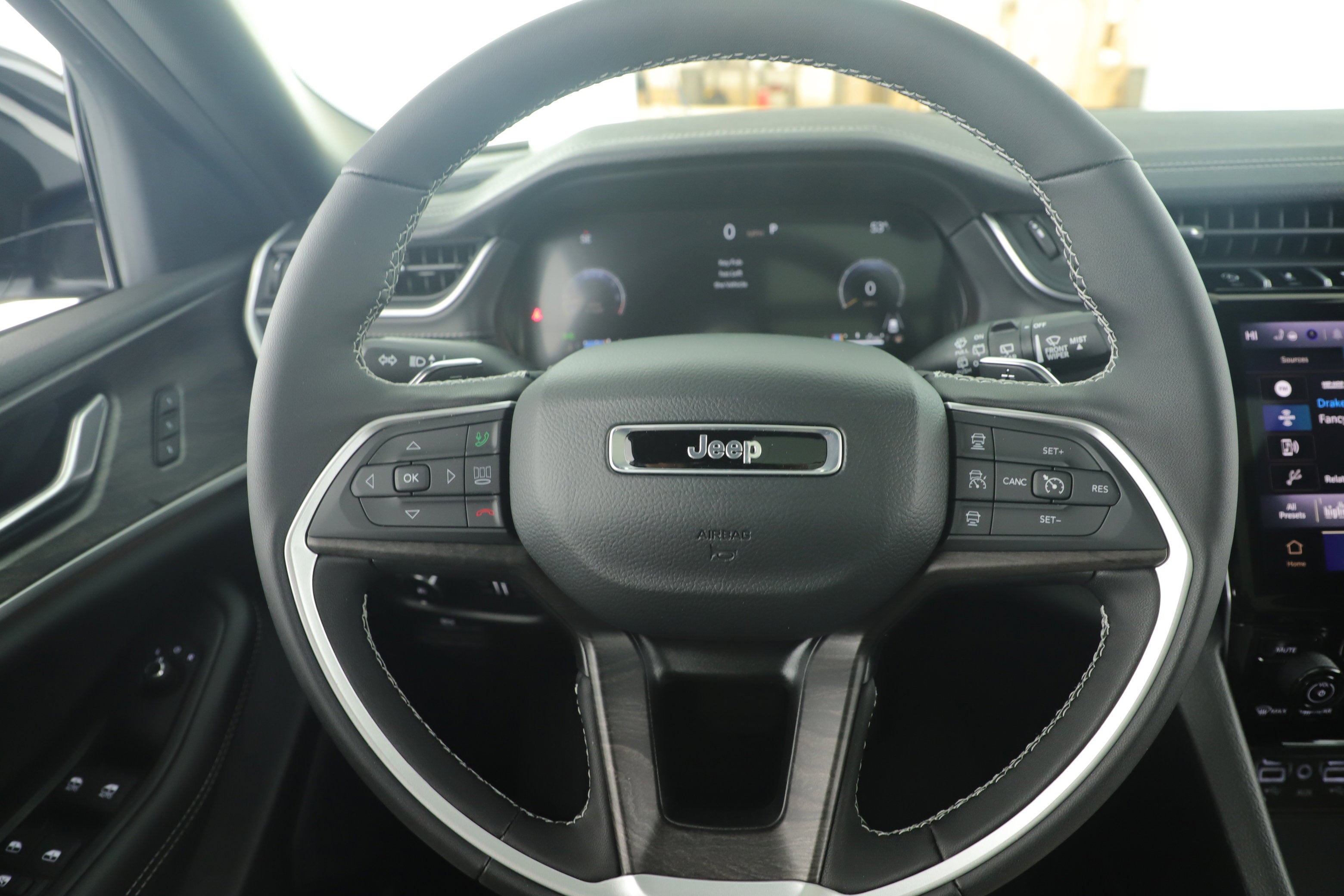 2025 Jeep Grand Cherokee GRAND CHEROKEE LIMITED 4X2