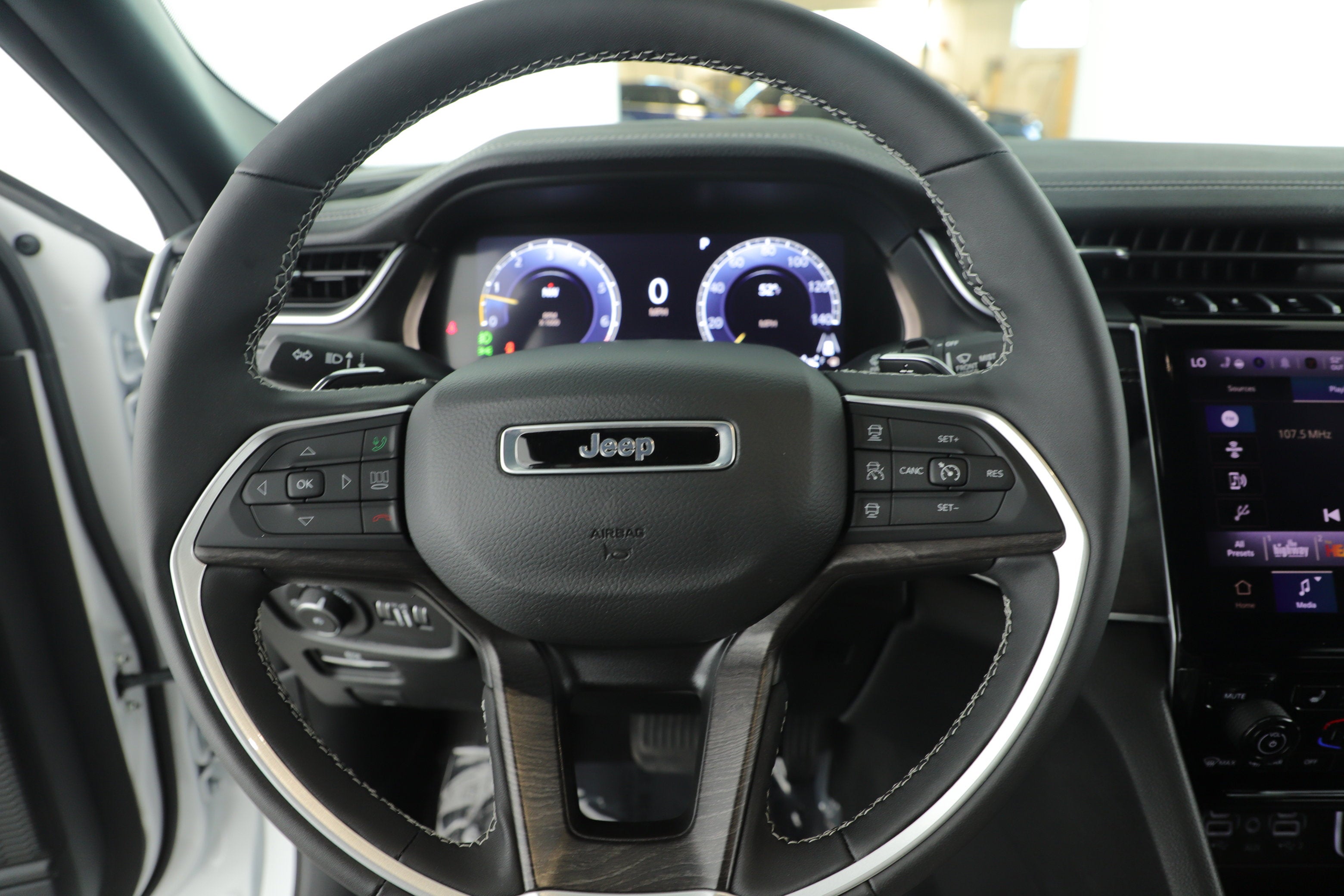 2025 Jeep Grand Cherokee Limited 4x2